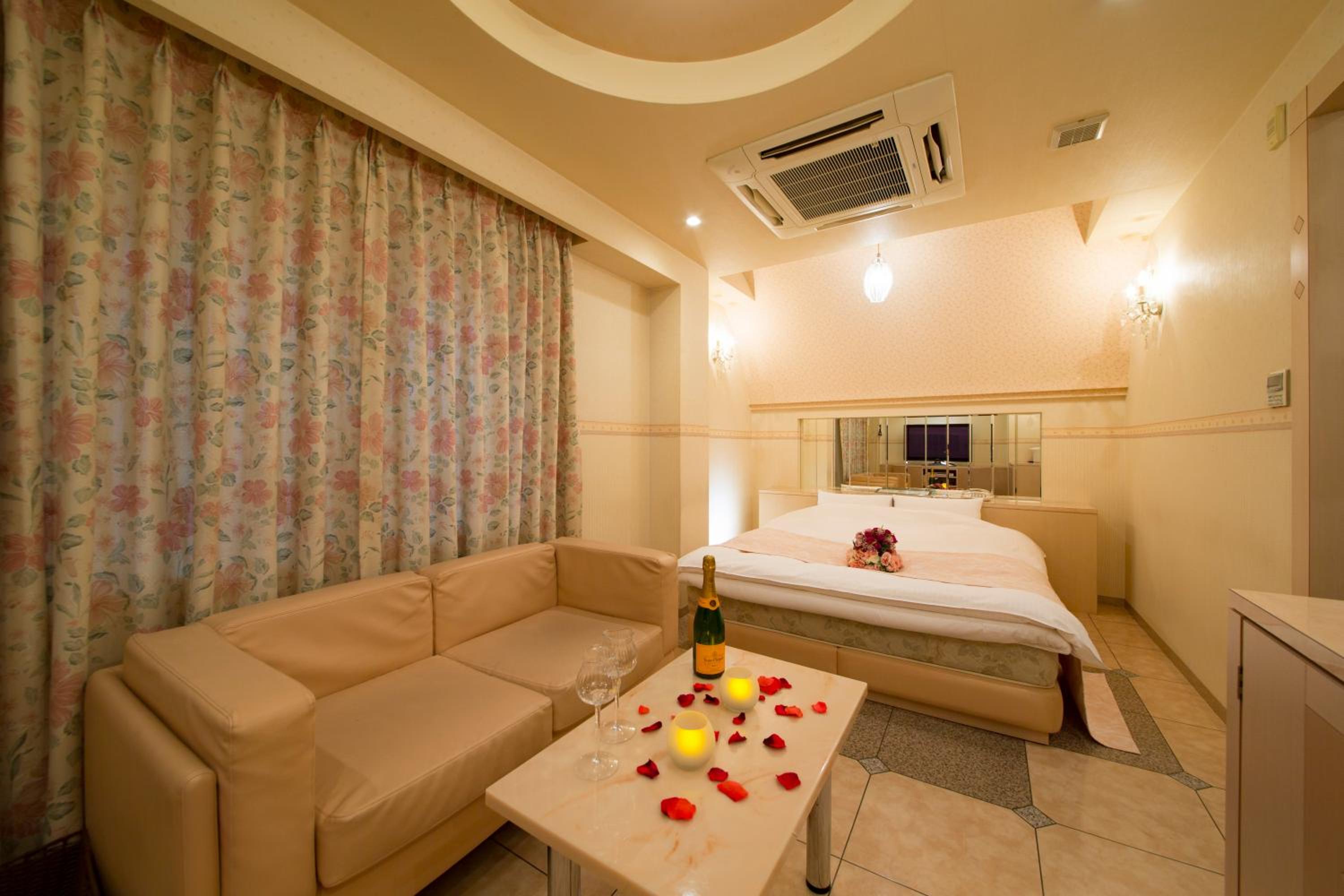 Double or Twin Room with Private Bathroom - Photo 20