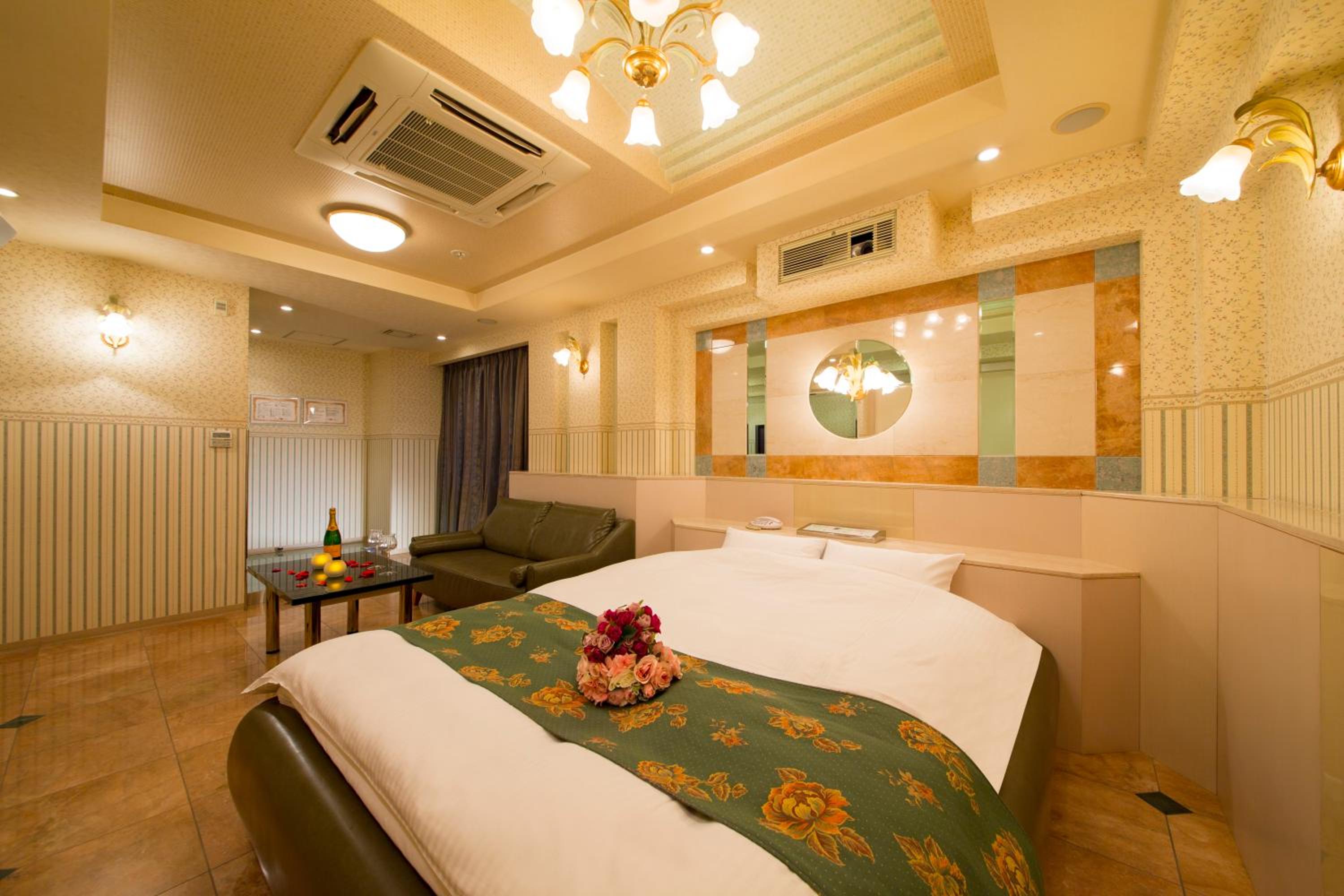 Double Room with Private Bathroom - Photo 17