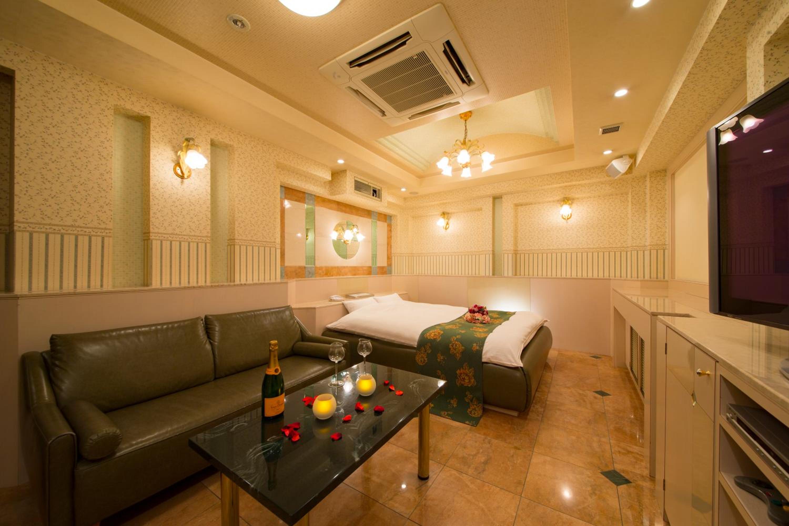 Double Room with Private Bathroom - Photo 19