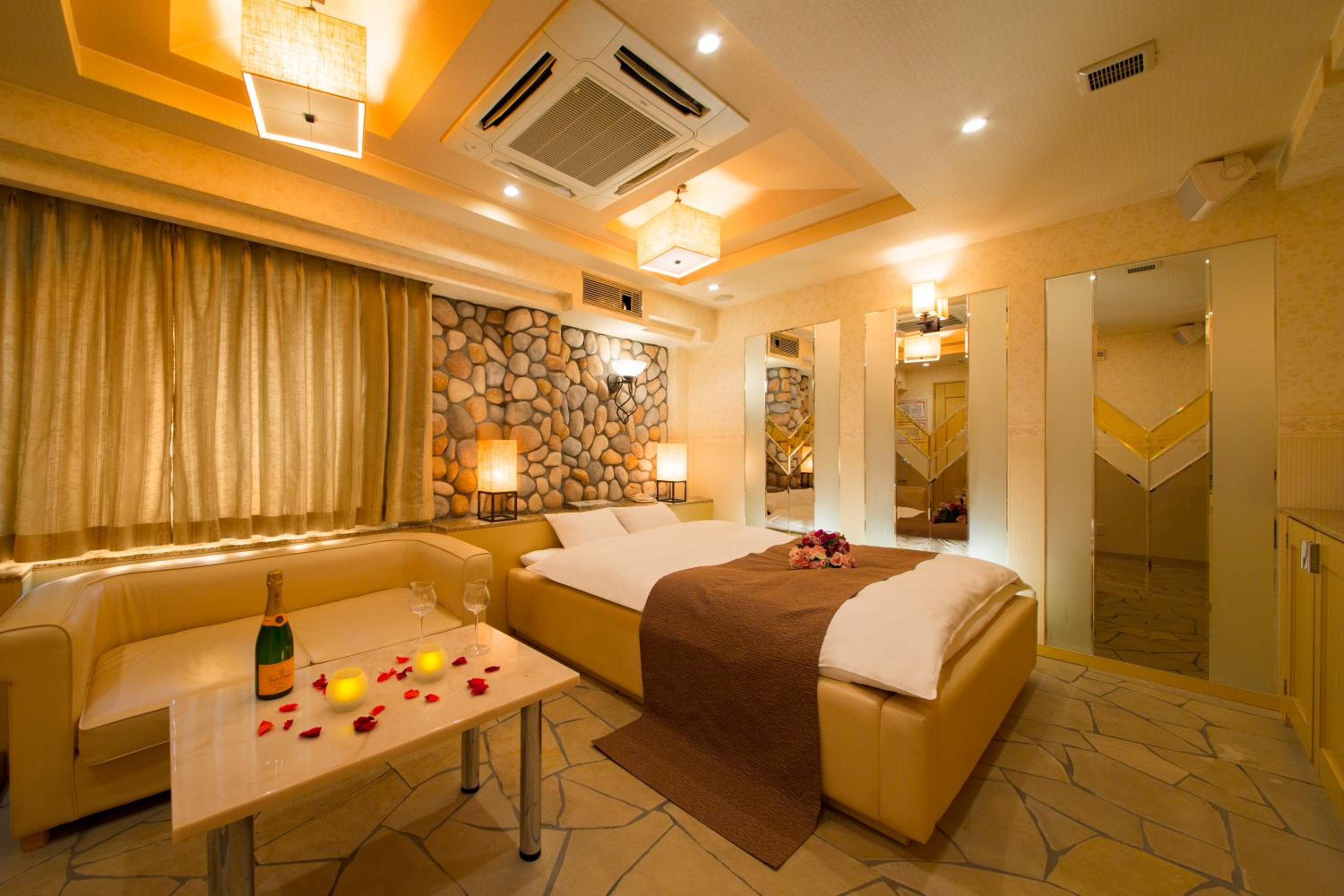 Double Room with Private Bathroom - Photo 1