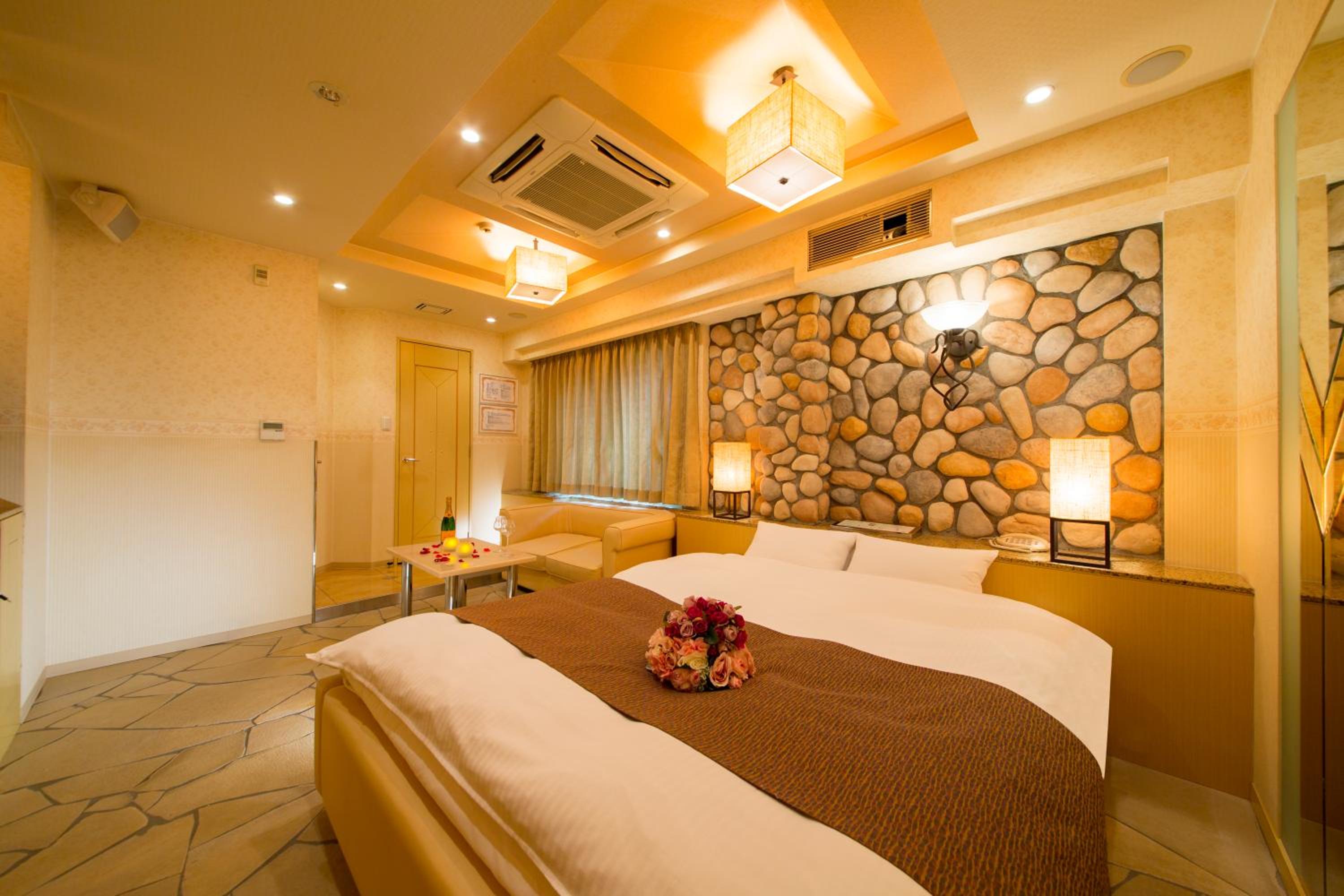 Double Room with Private Bathroom - Photo 18