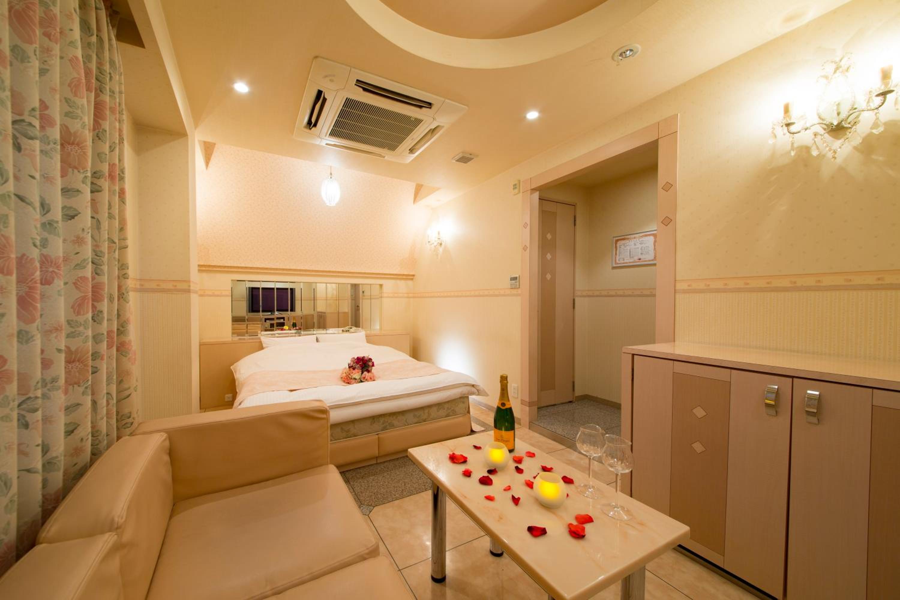 Double or Twin Room with Private Bathroom - Photo 21