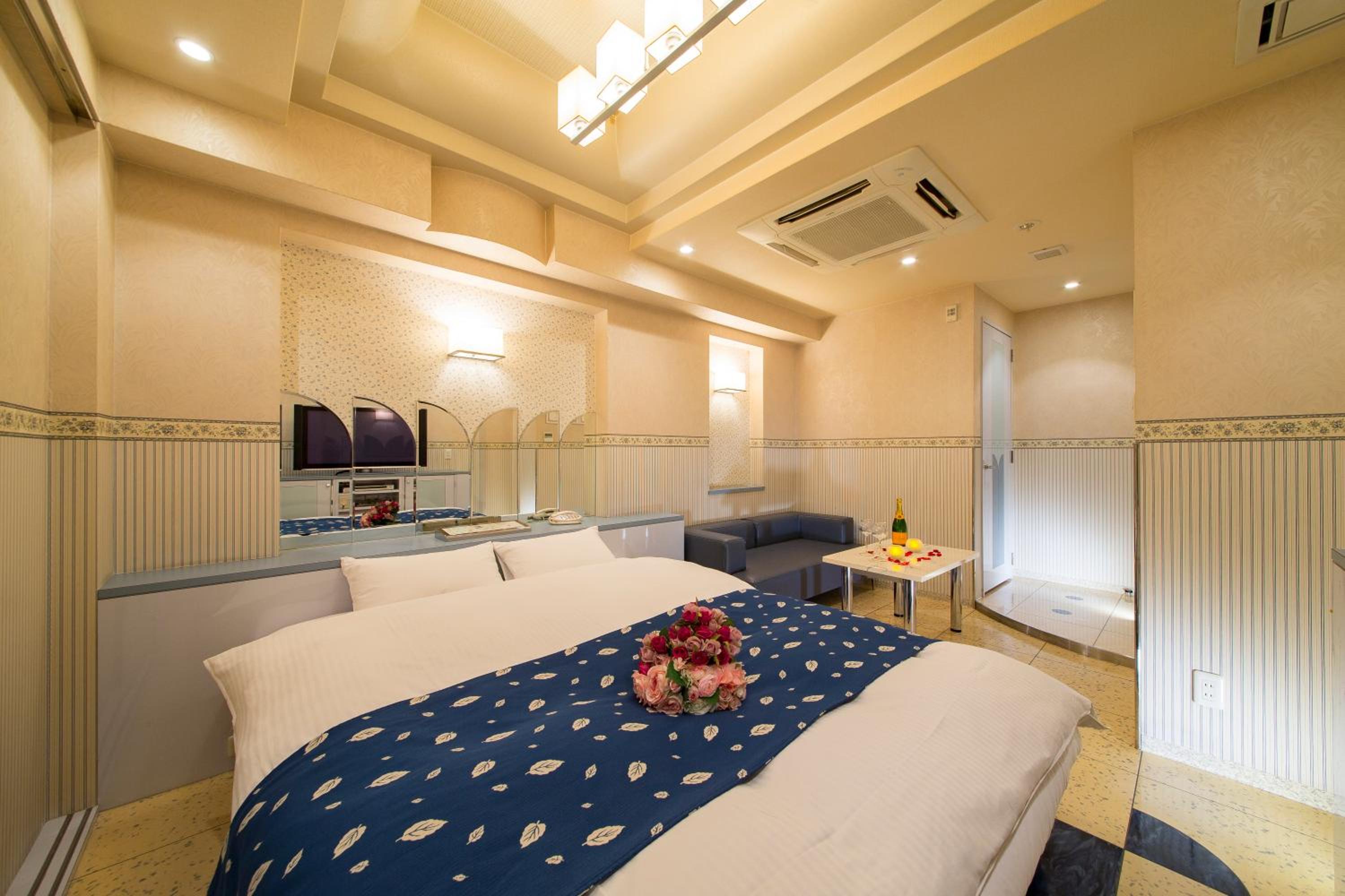 Double or Twin Room with Private Bathroom - Photo 1