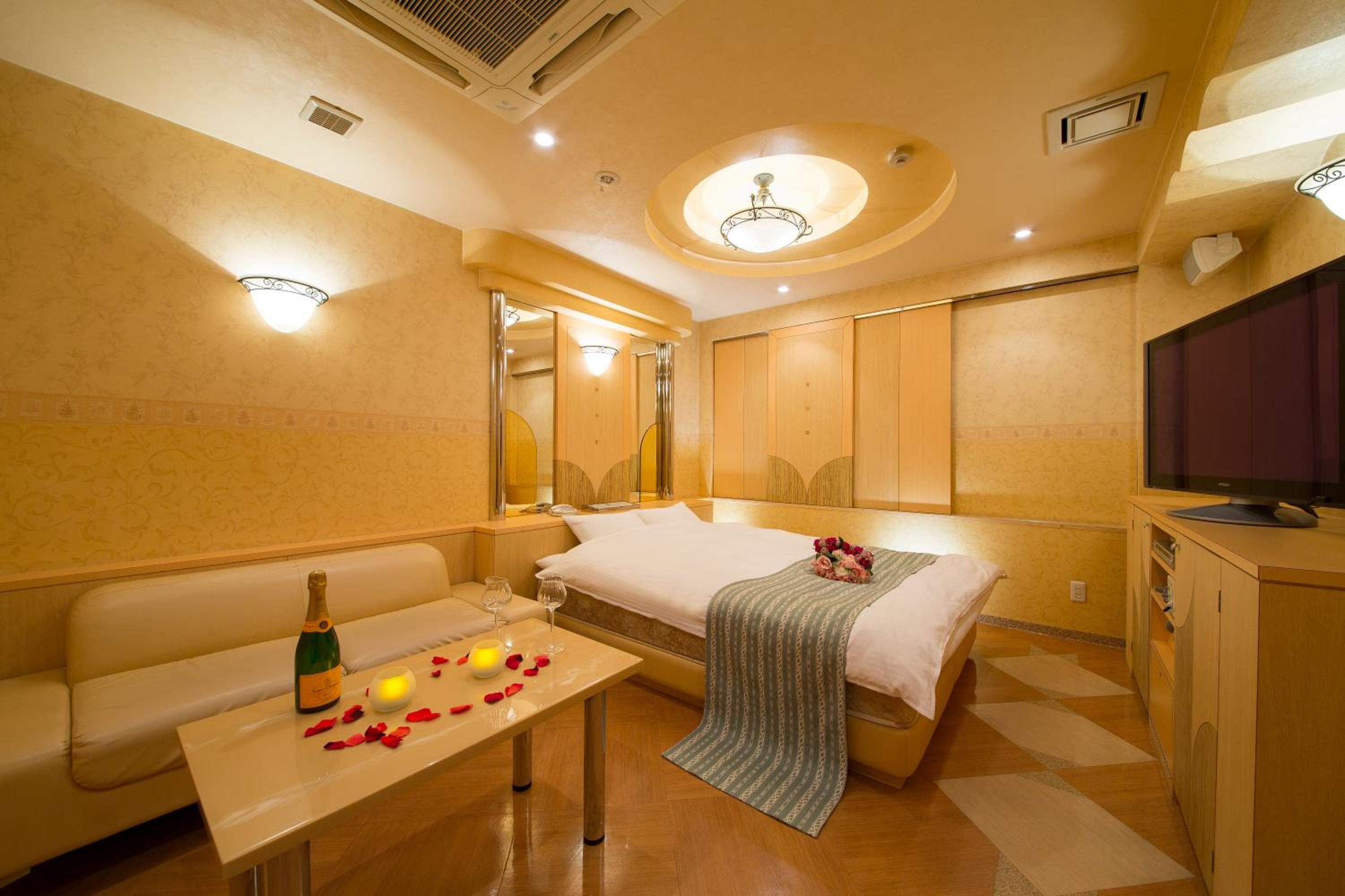 Double or Twin Room with Private Bathroom - Photo 37