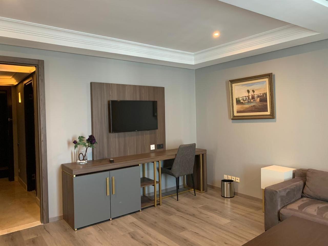 Ambassador Suite - Photo 5