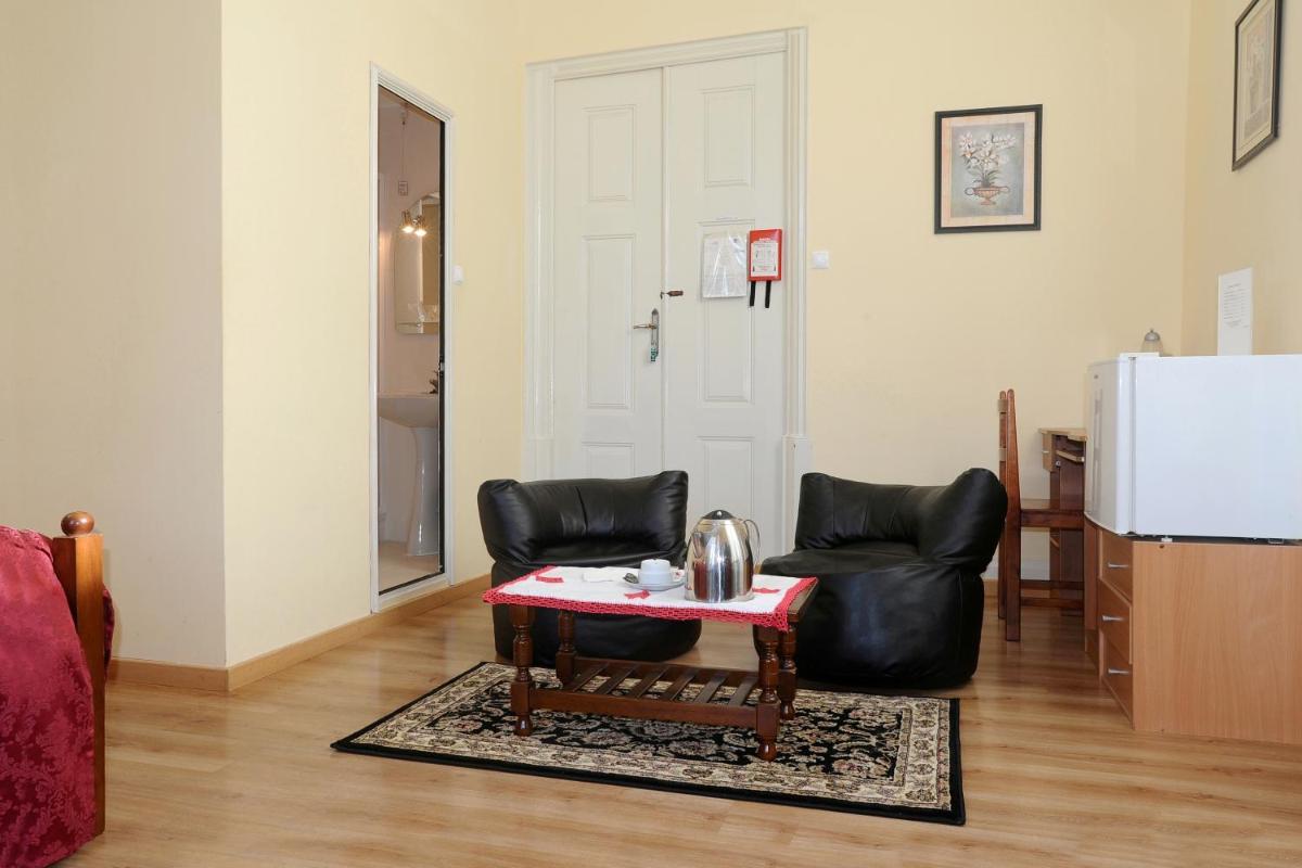 Double or Twin Room photo 3