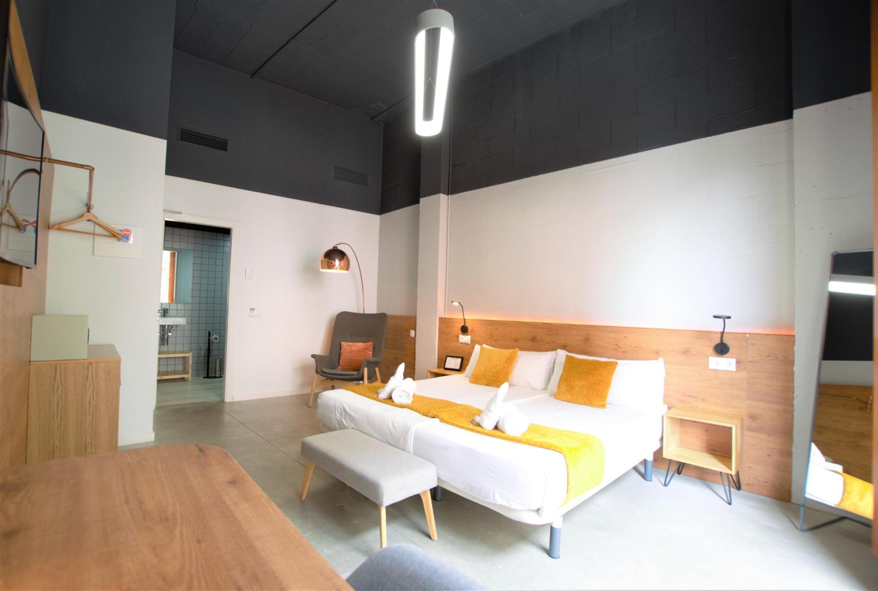 Superior Double Room with Balcony - Photo 5