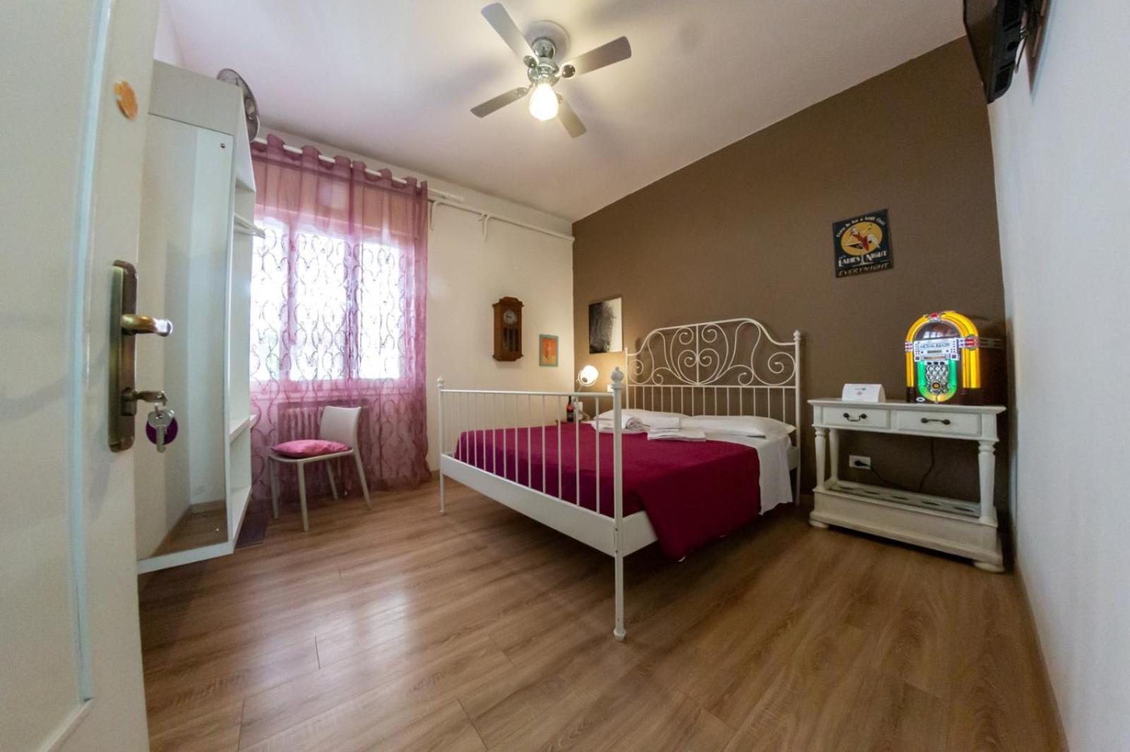 Standard Double Room with Shared Bathroom photo 1
