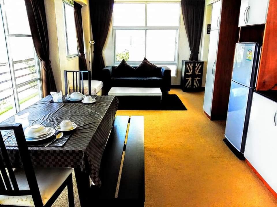 Executive Queen Room with Two Queen Beds - Photo 6