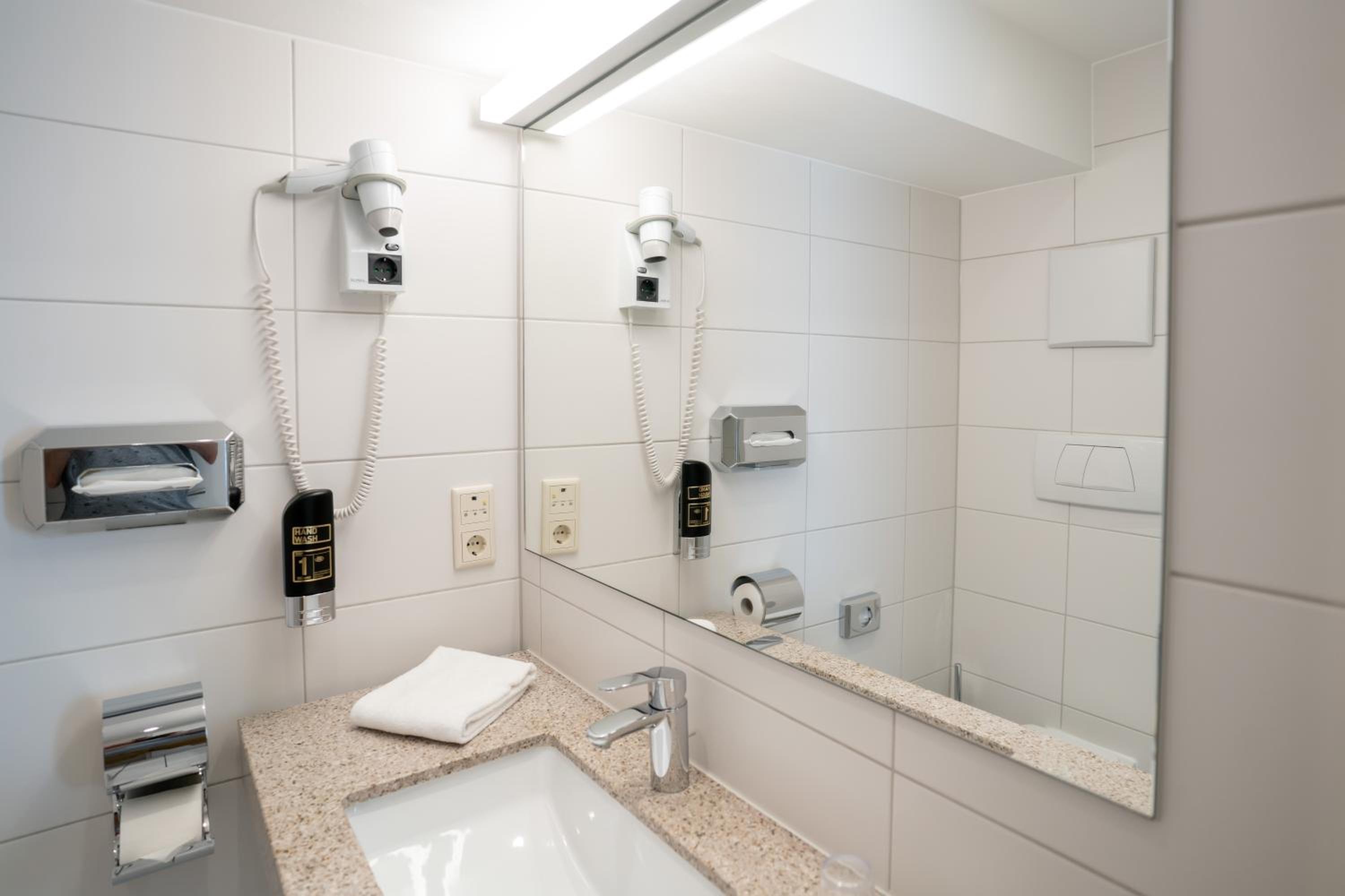 Standard Single Room (no air-condition) - Photo 5