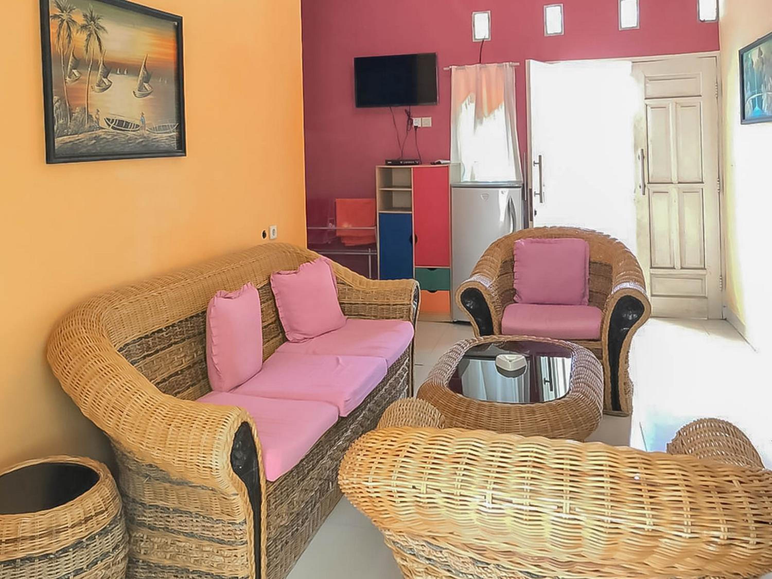 Family Room - Photo 3