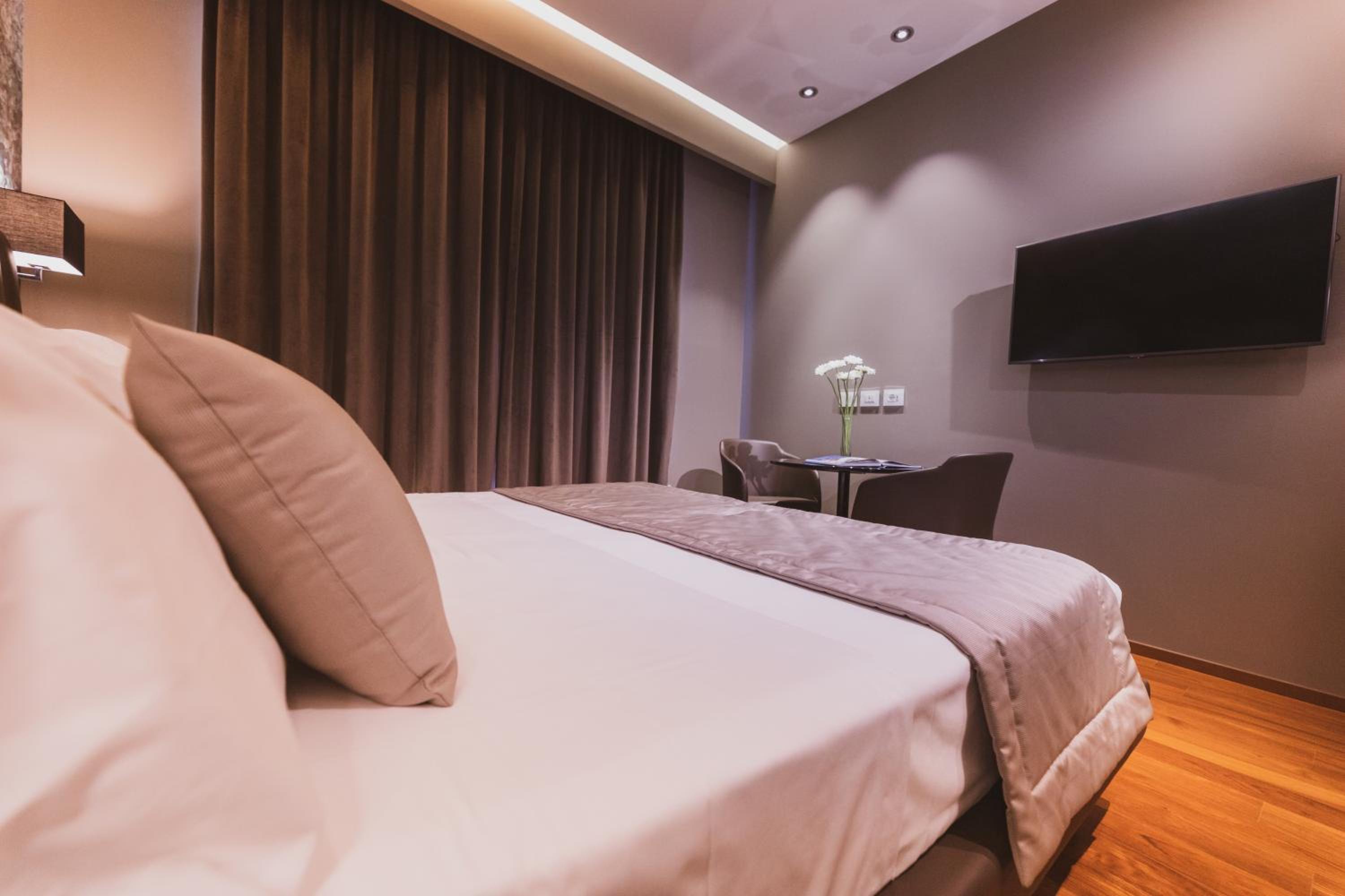 Superior Double or Twin Room photo 3
