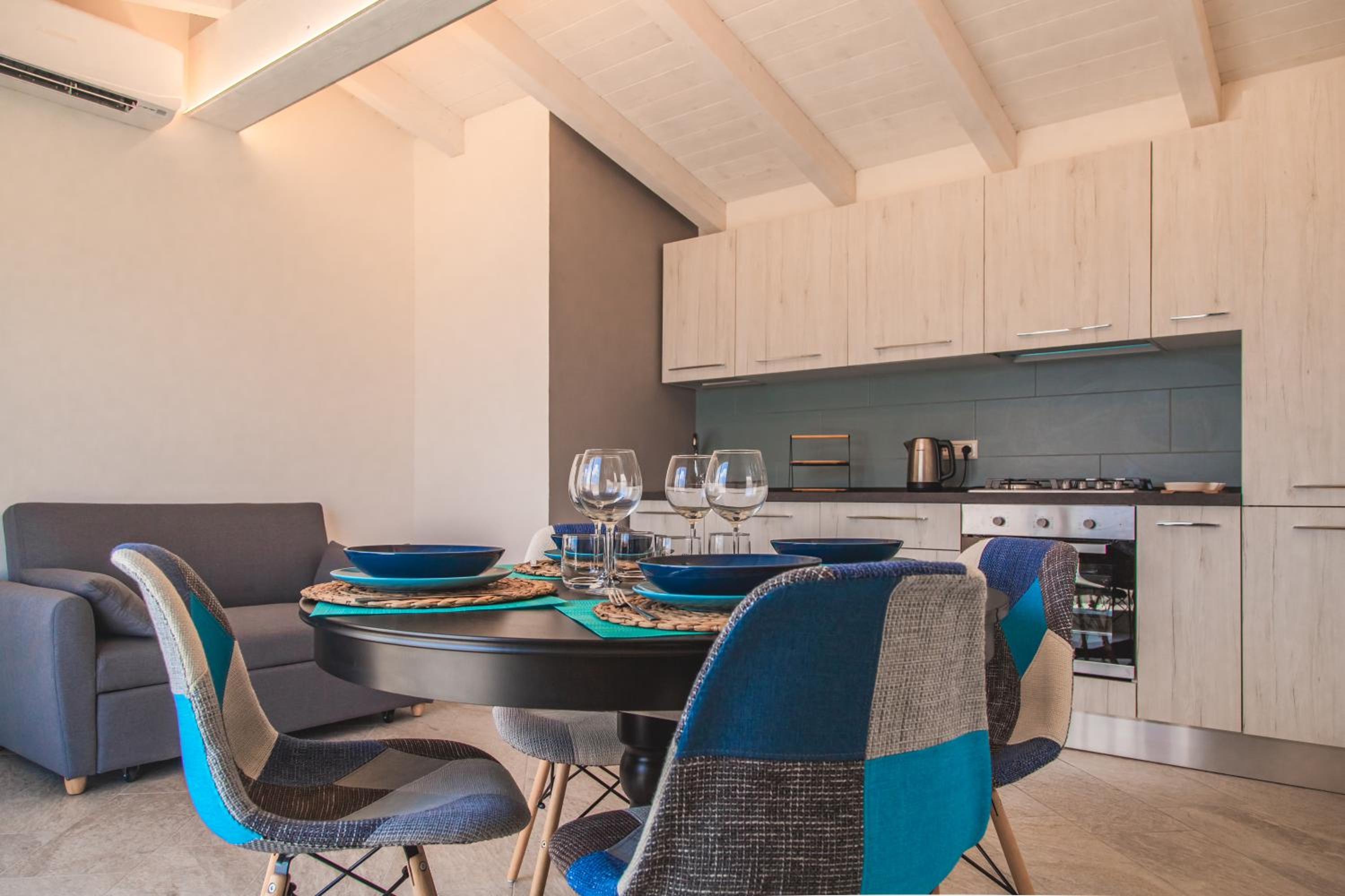 Deluxe Suite with Sea View - Photo 7