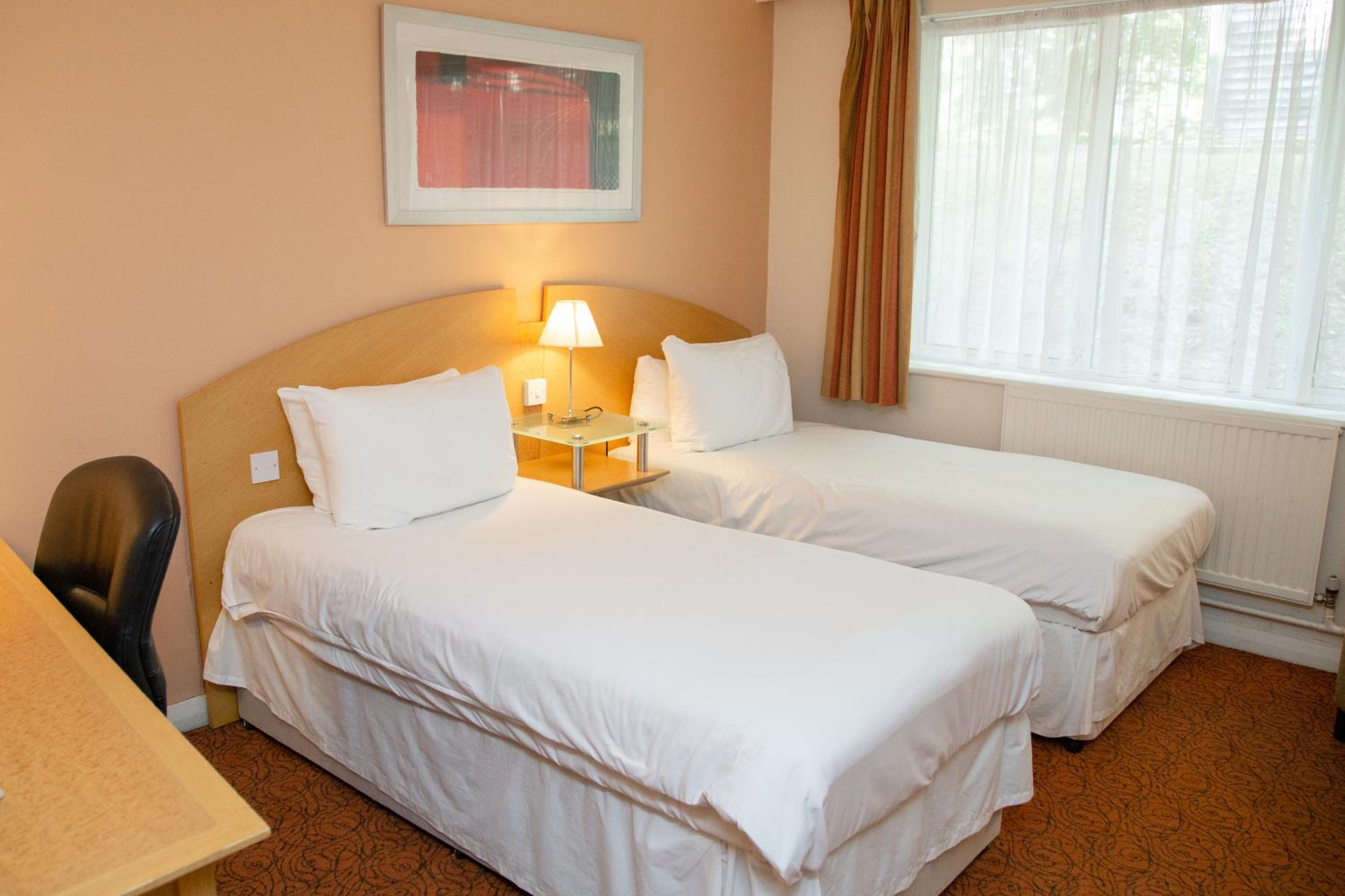Standard Room with Two Single Beds - Photo 1