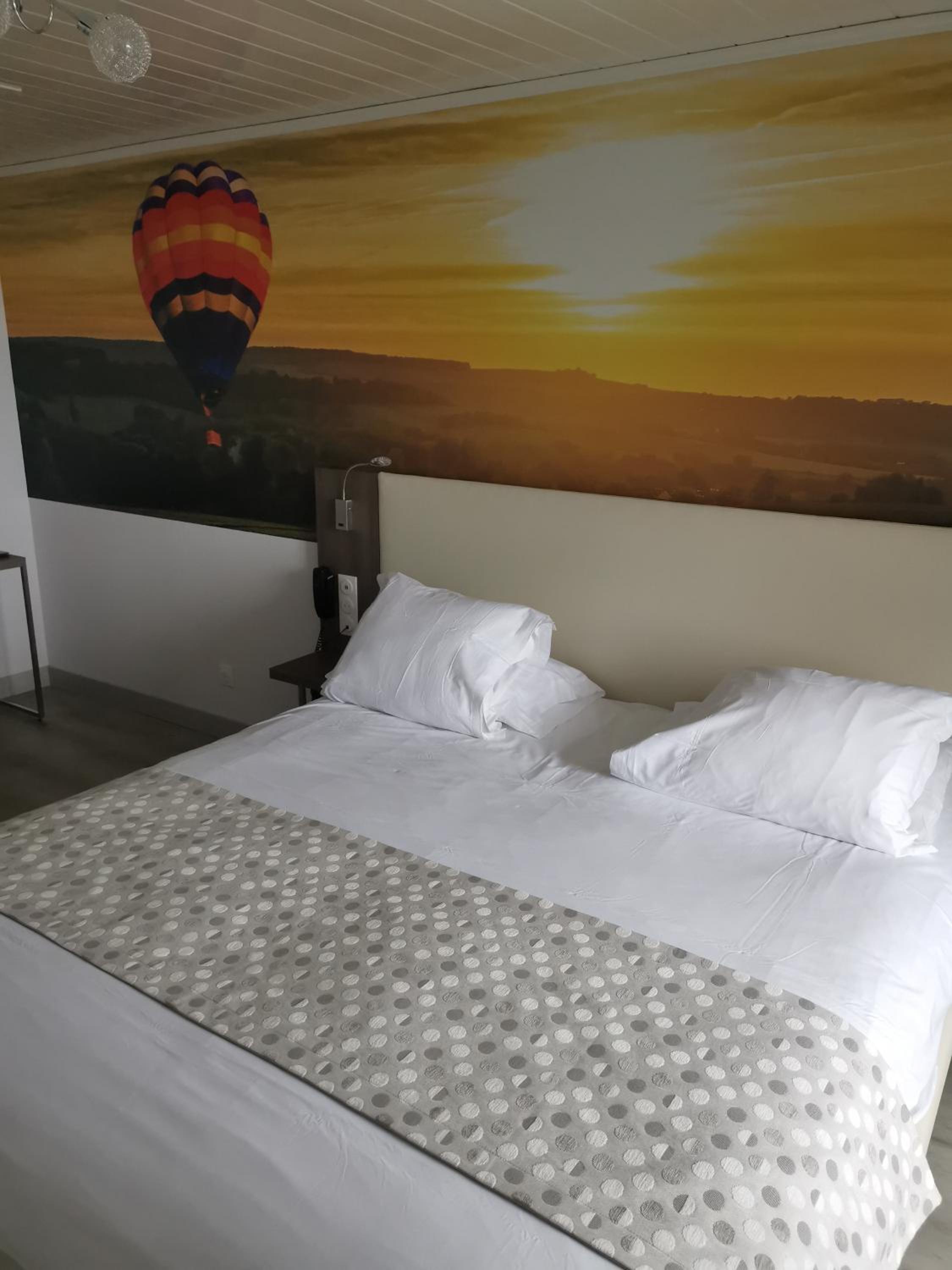 Family Suite with View - Photo 7