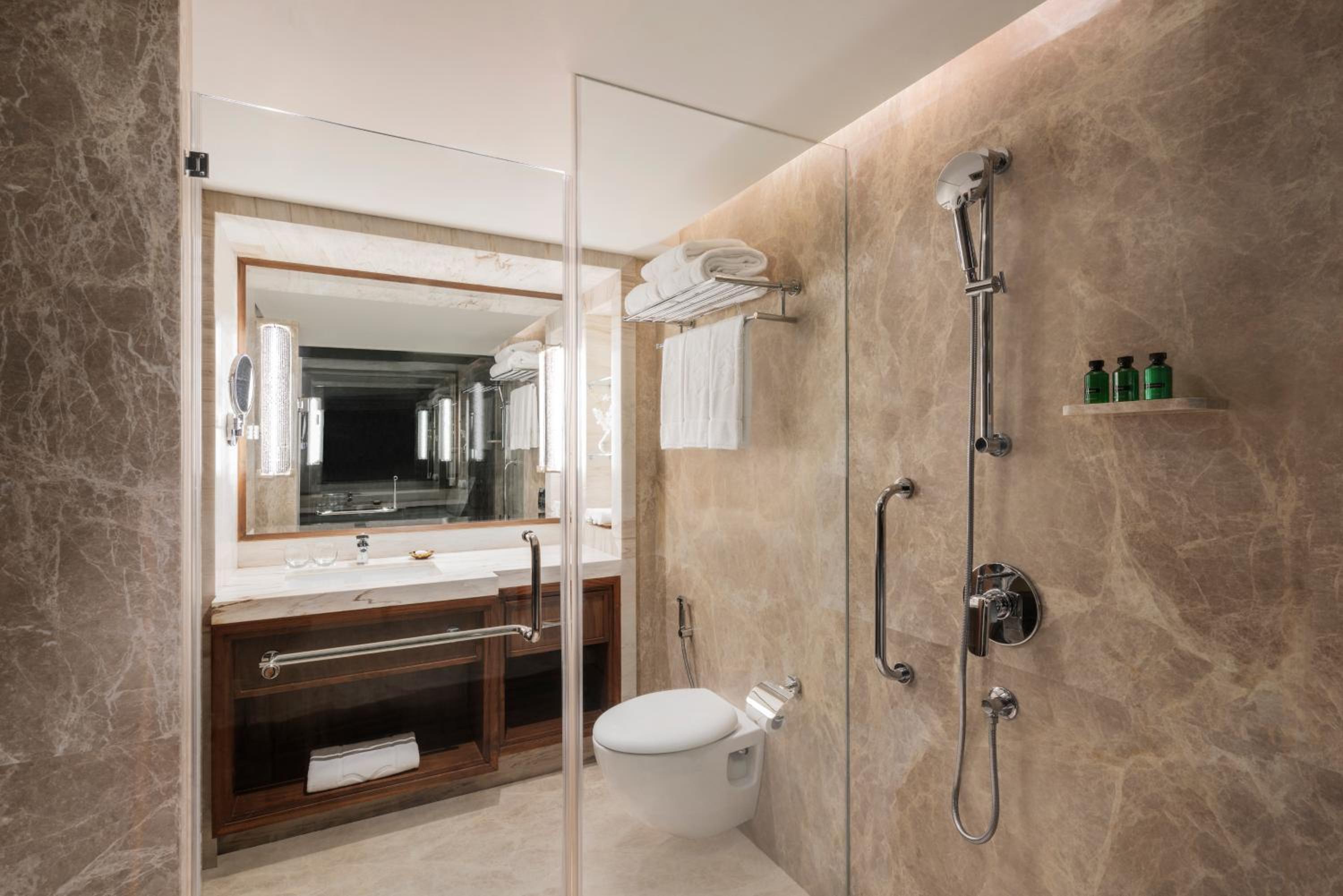 Deluxe Twin Room - Photo 3