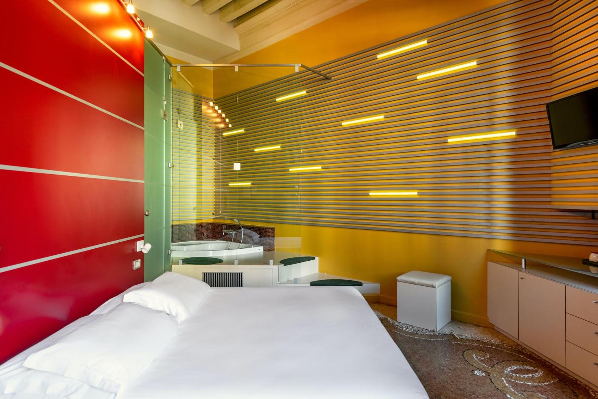 Deluxe Double Room with Spa Bath  photo 1