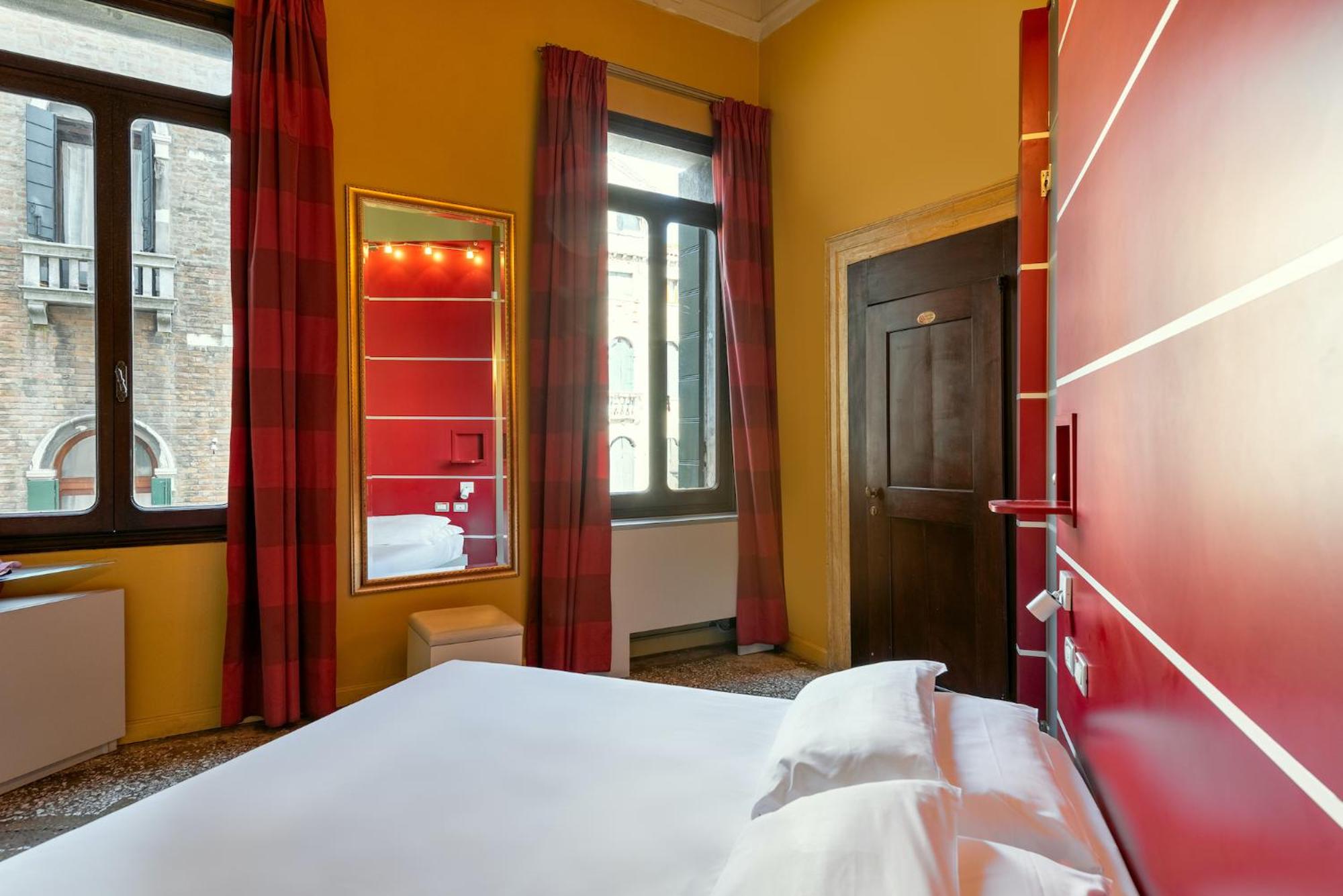 Deluxe Double Room with Spa Bath  photo 2