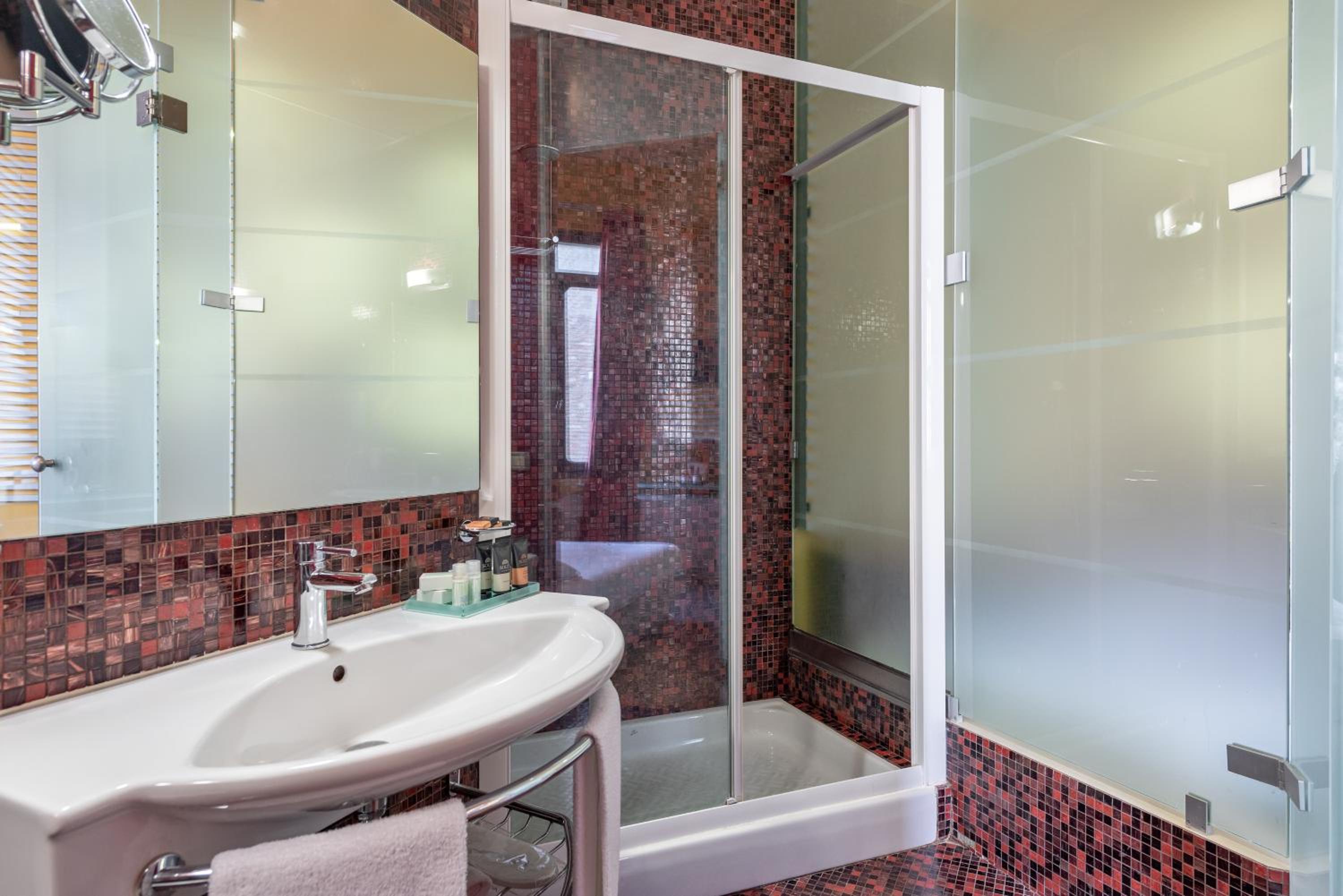 Deluxe Double Room with Spa Bath  photo 3