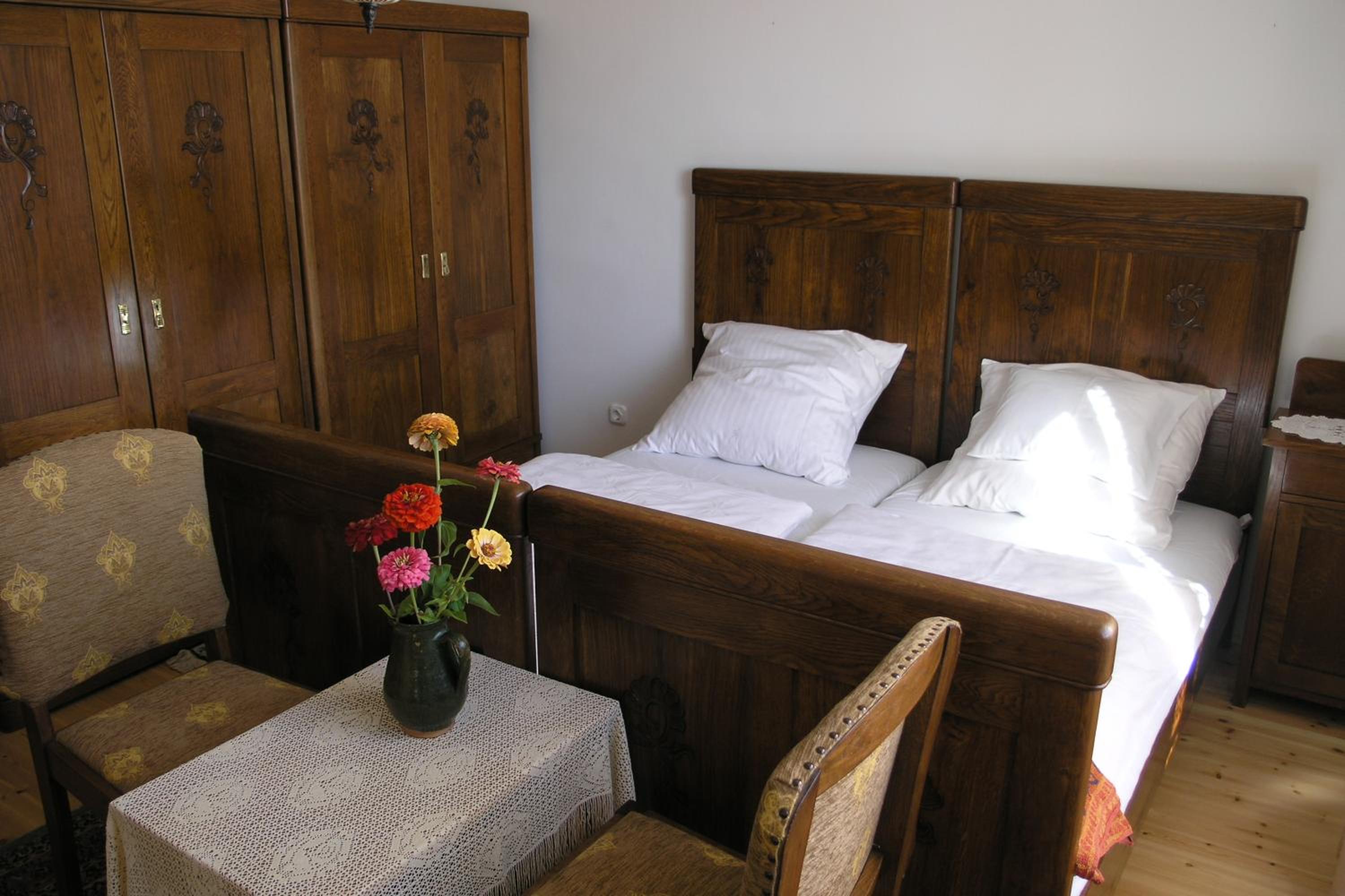 Double or Twin Room with Bathroom - Photo 2