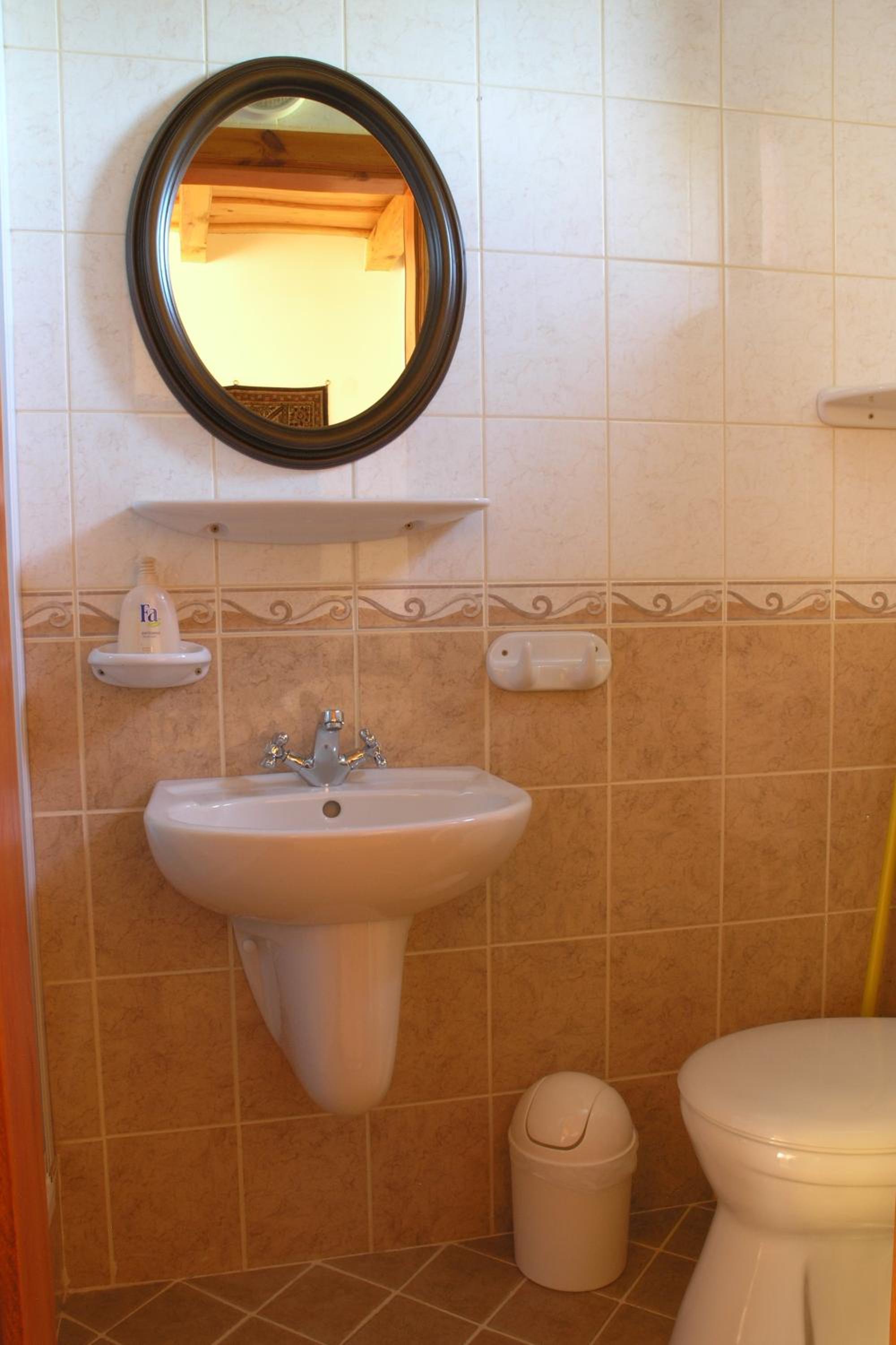 Double or Twin Room with Bathroom - Photo 3