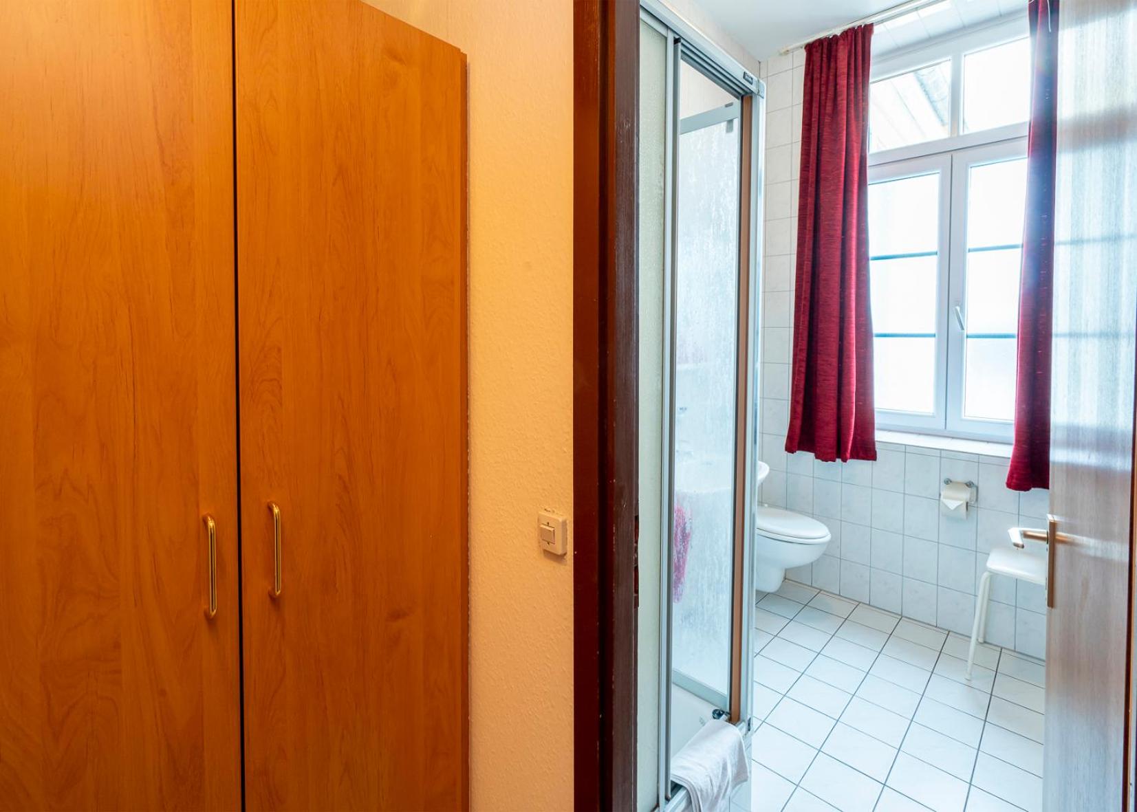 Triple Room with Bathroom - Photo 4