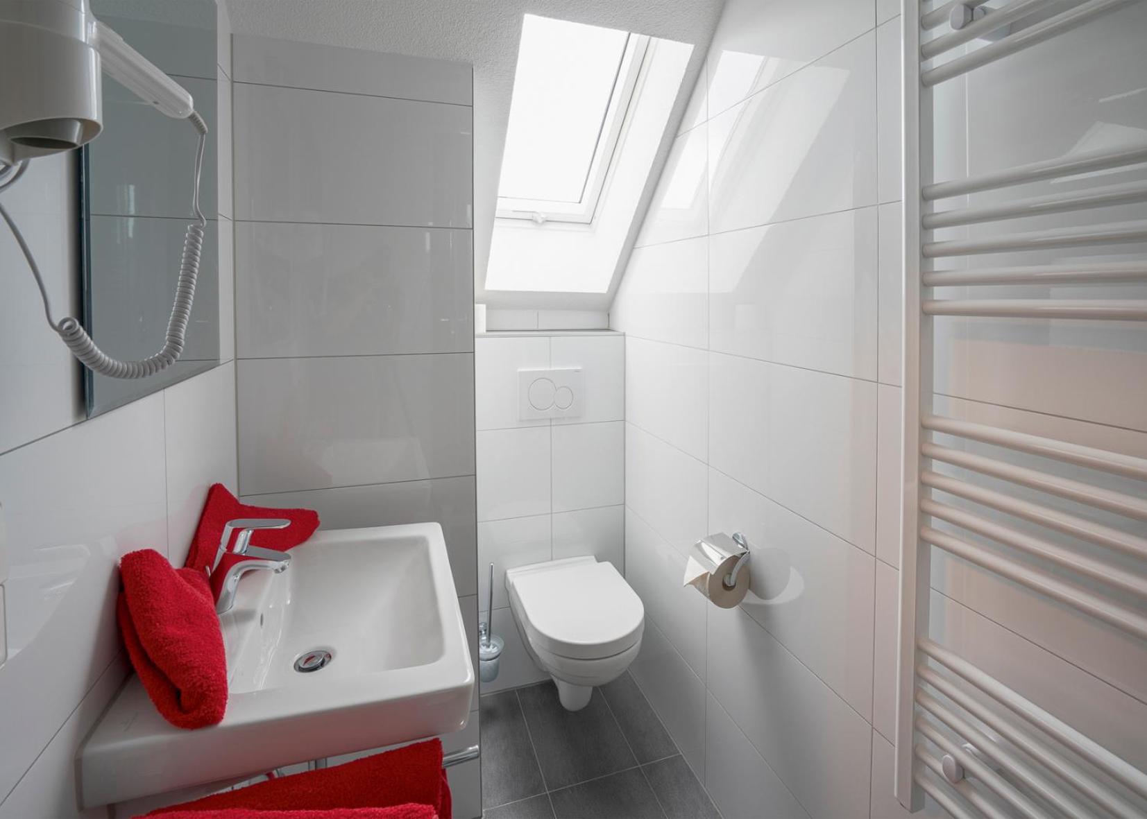 Small Twin Room - Photo 2