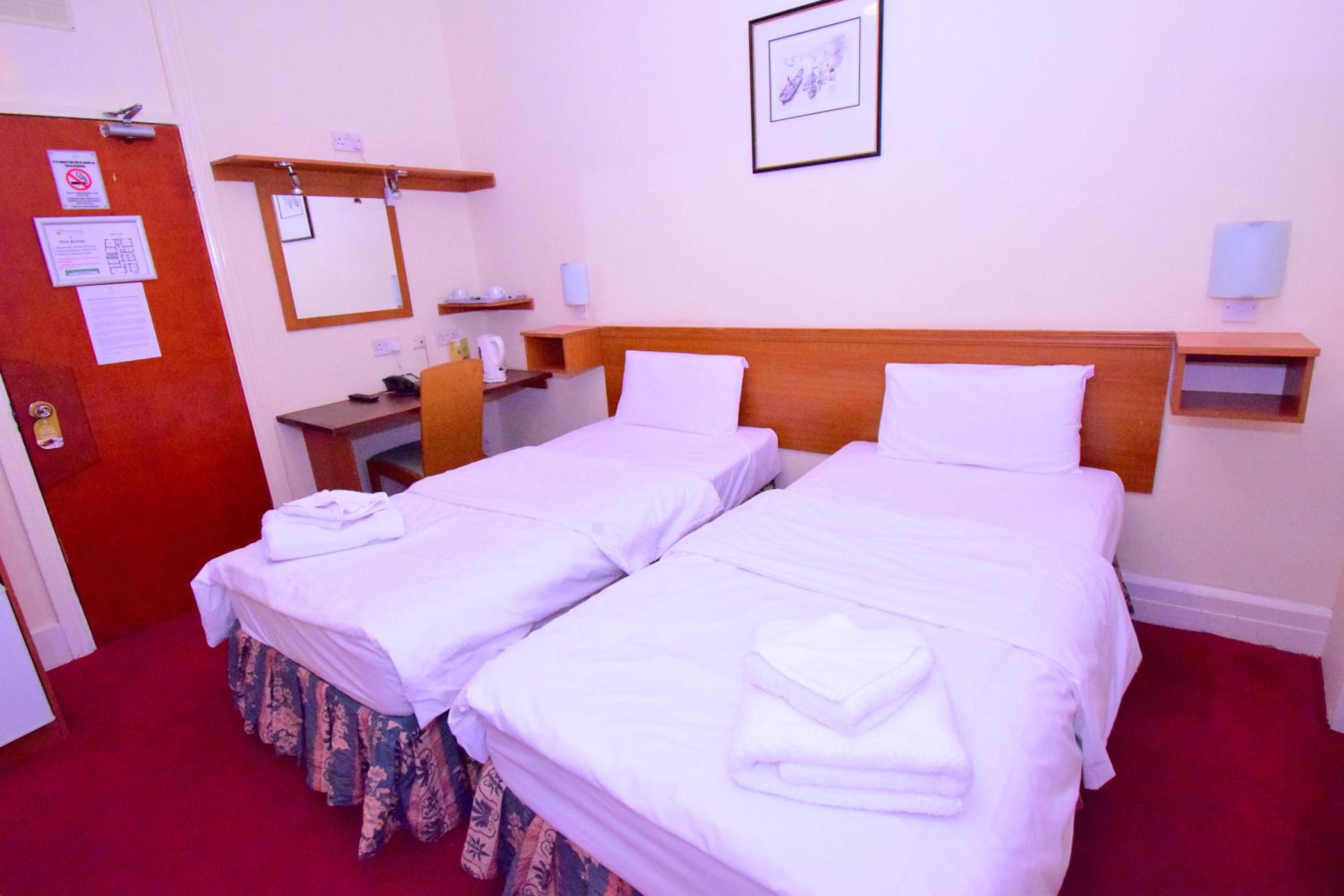 Twin Room en suite photo 1