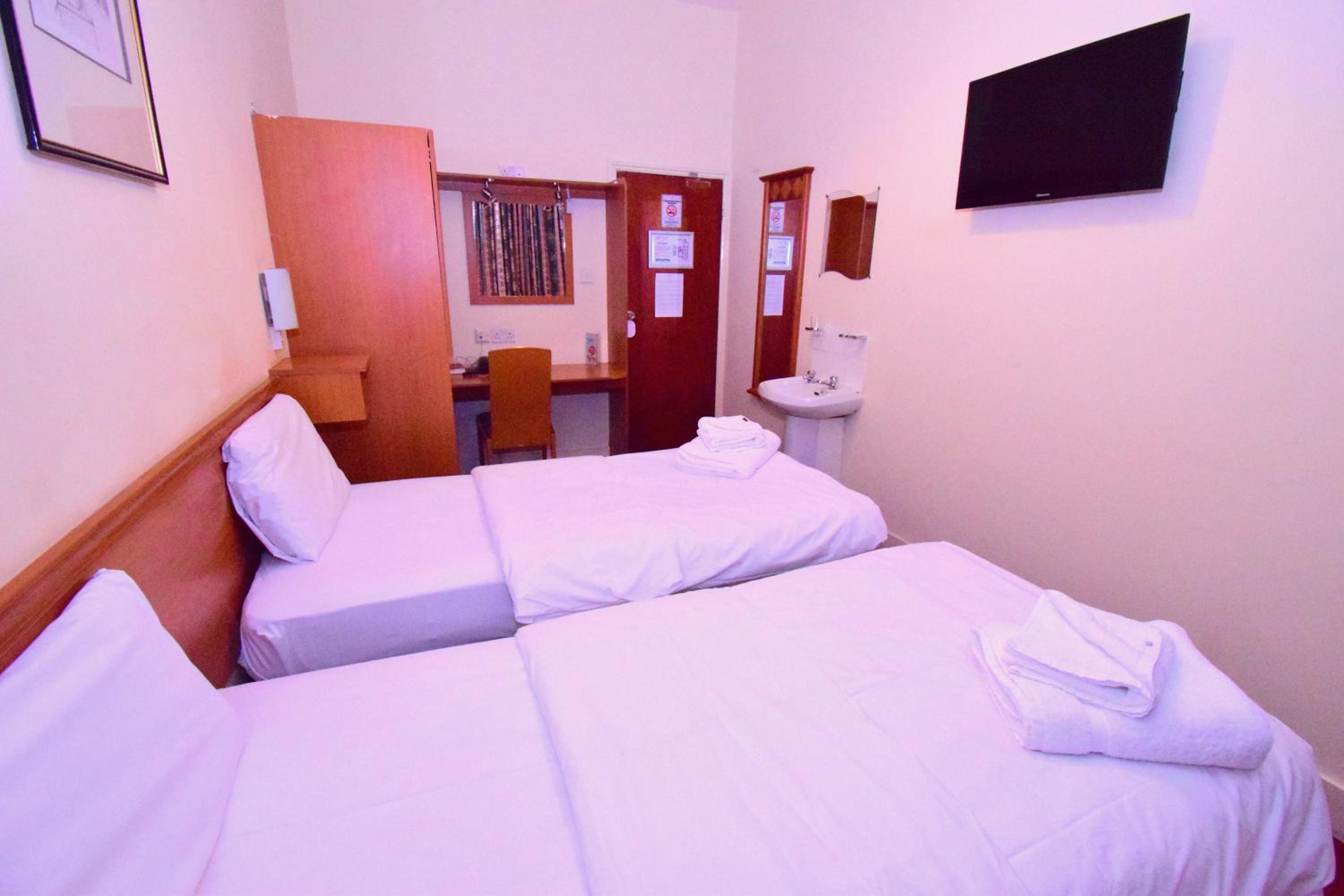 Twin Room en suite photo 3
