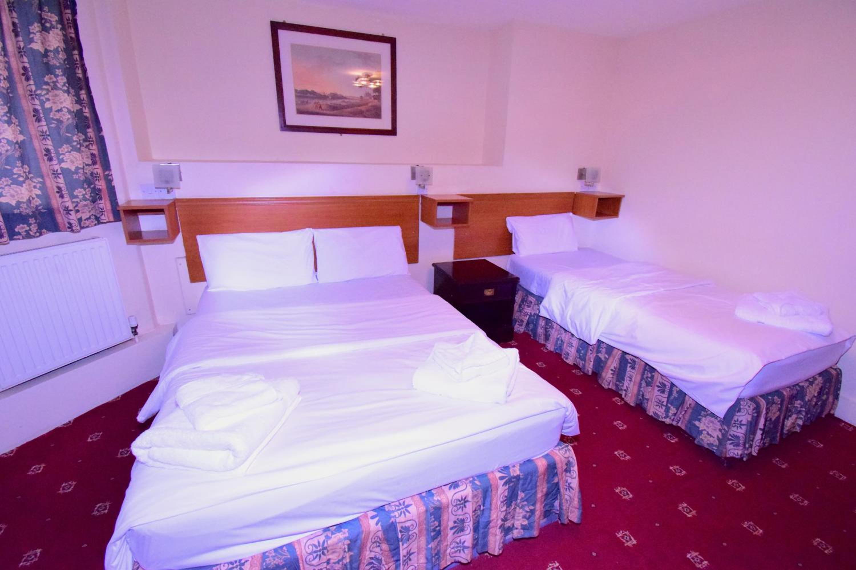 Triple Room with Private Bathroom (1 Double Bed & 1 Single Bed) photo 1