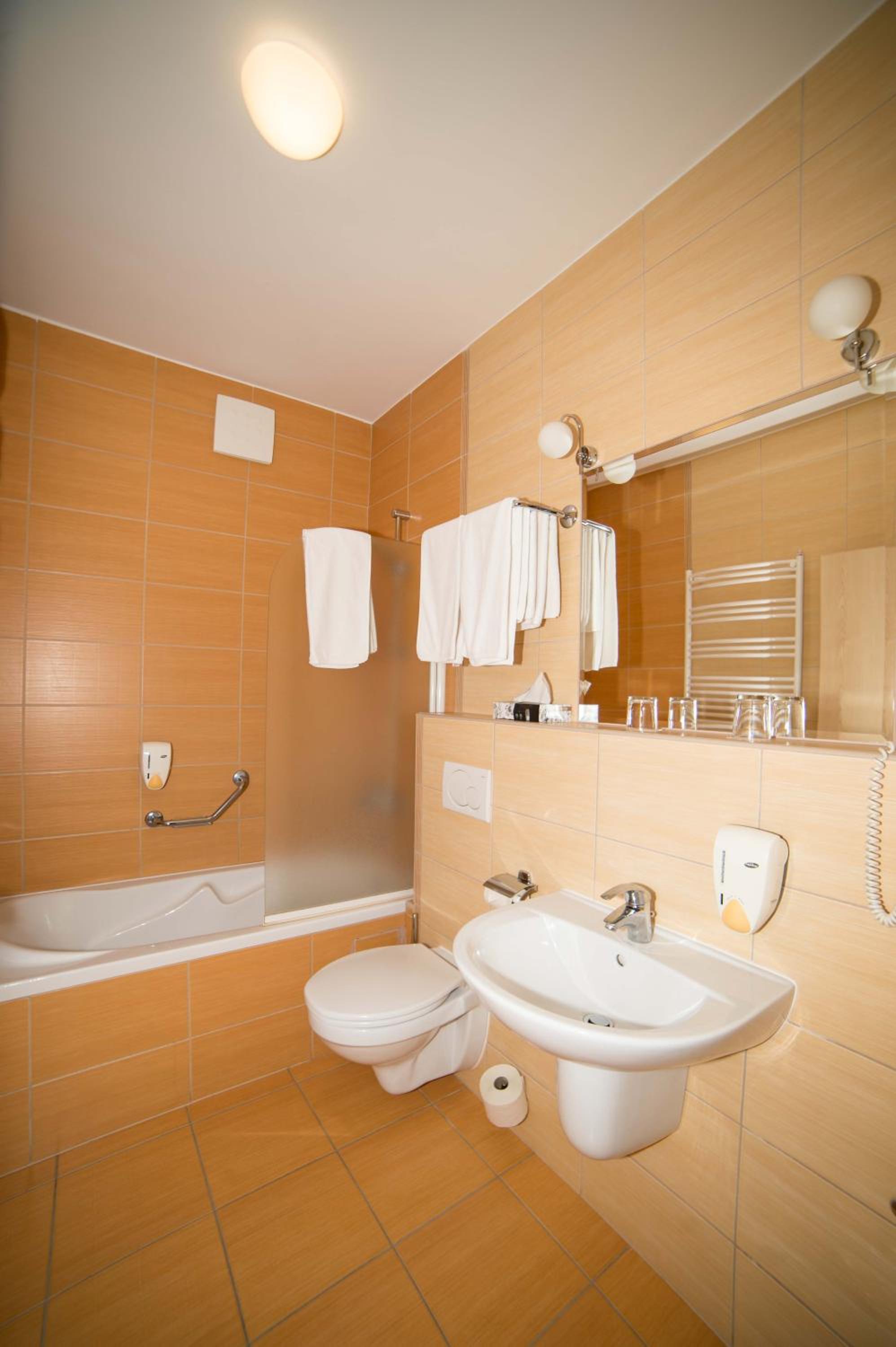 Double or Twin Room - Photo 5