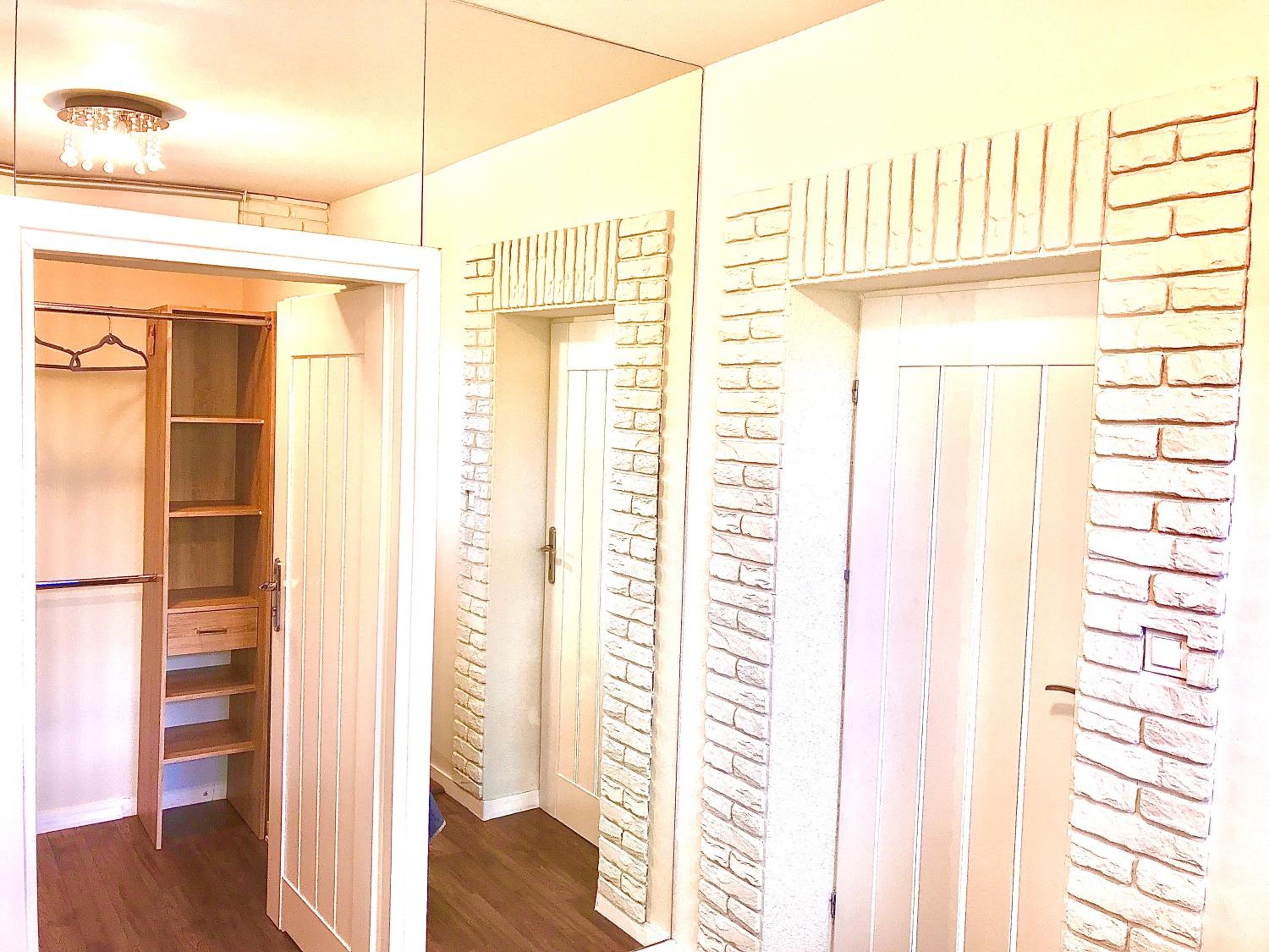 One-Bedroom Apartment - Photo 2