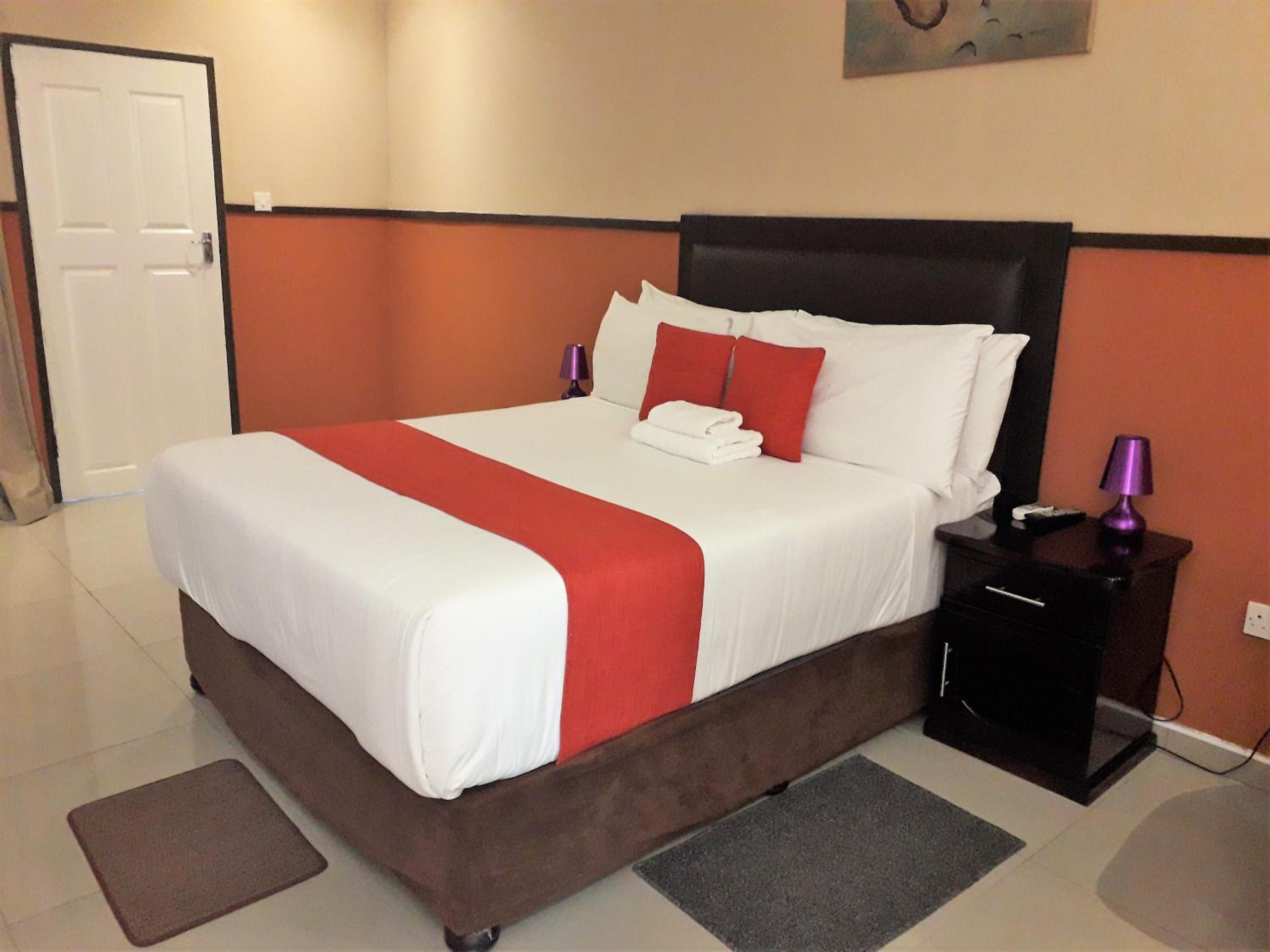 Deluxe Queen Suite photo 1