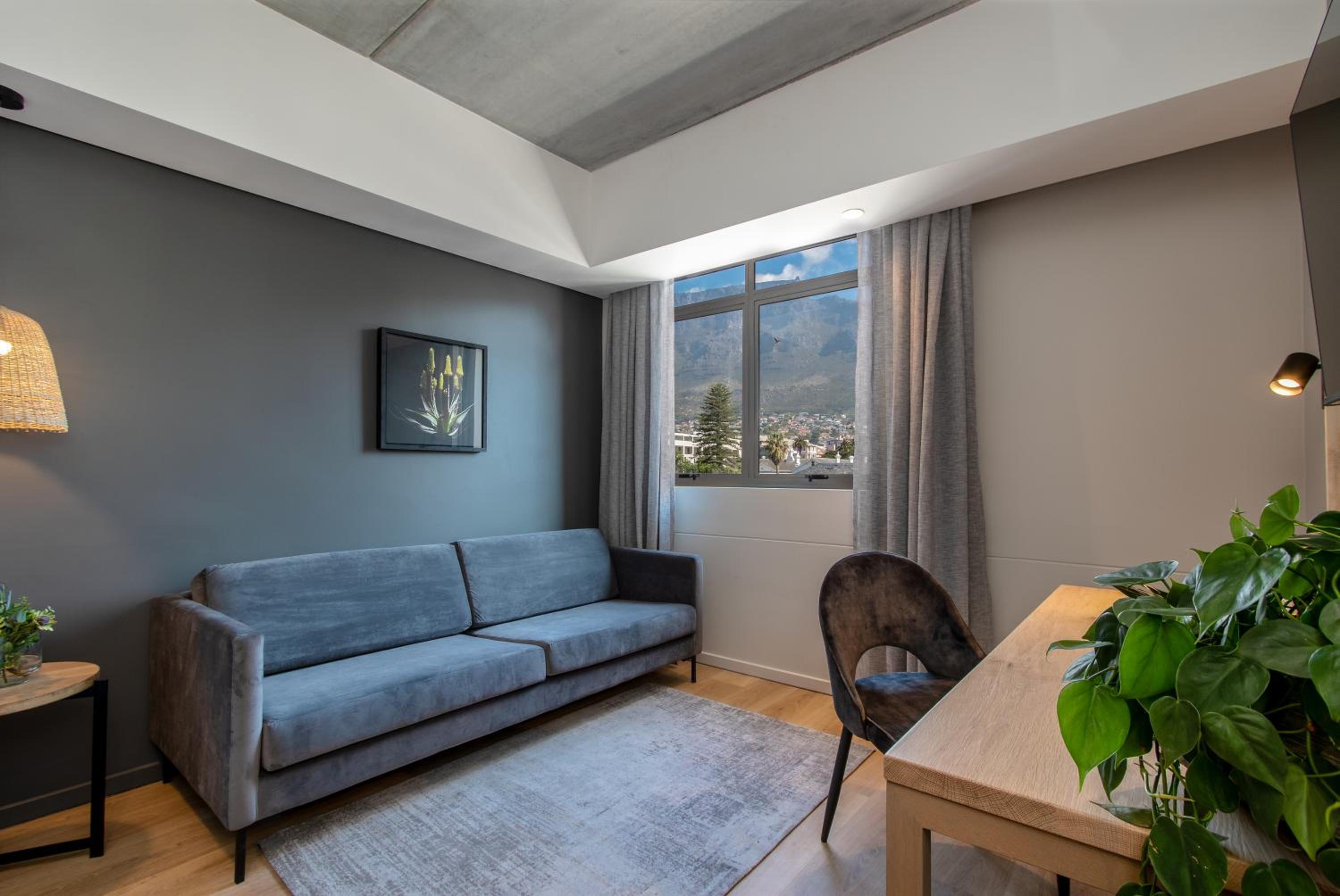 Luxury Suite with Mountain View - Photo 6