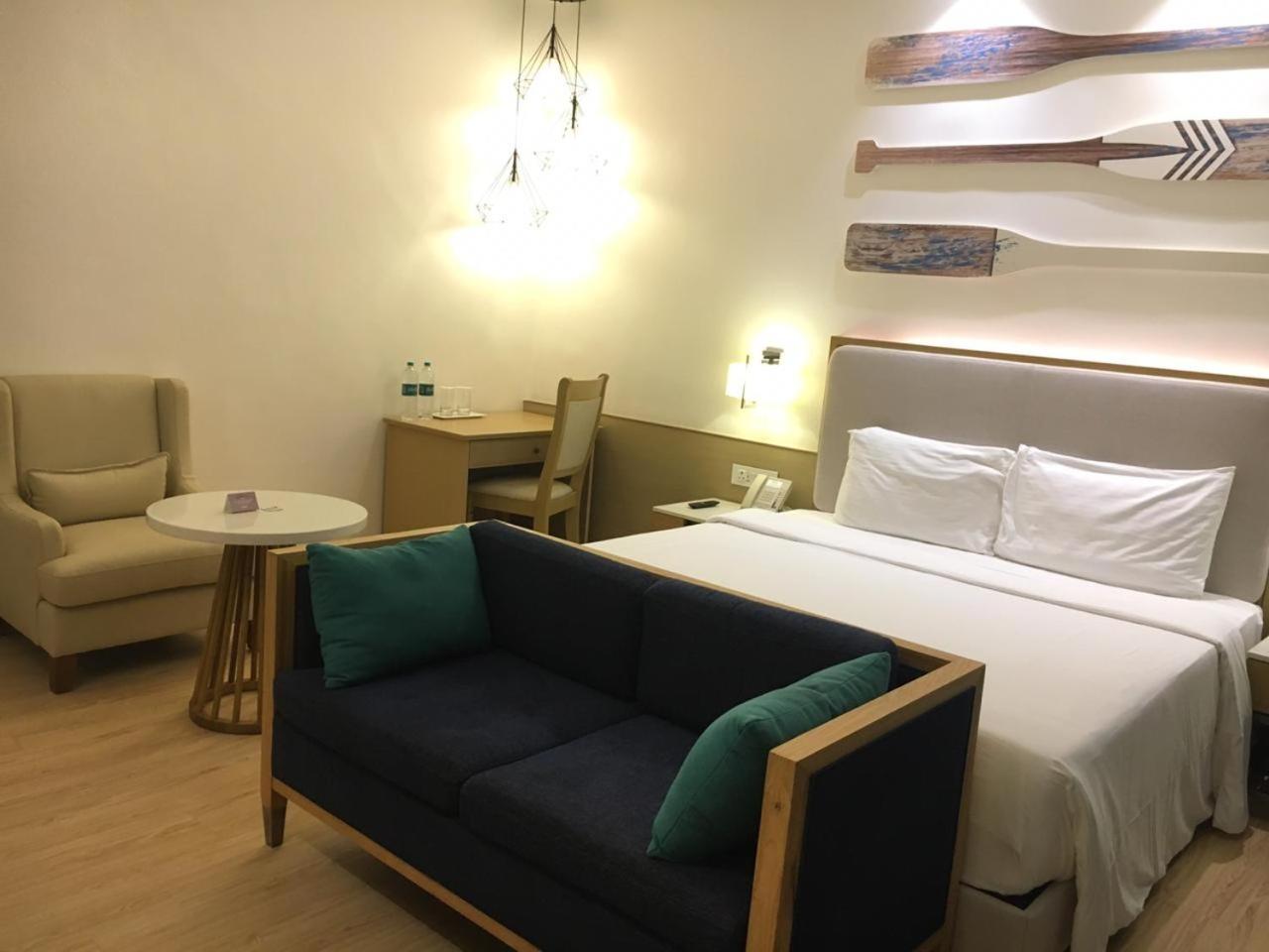 Junior Suite - Beer on arrival, Happy Hours (7-9 PM) - - INR 500 Credit for Food & Soft Beverages per room per stay photo 2