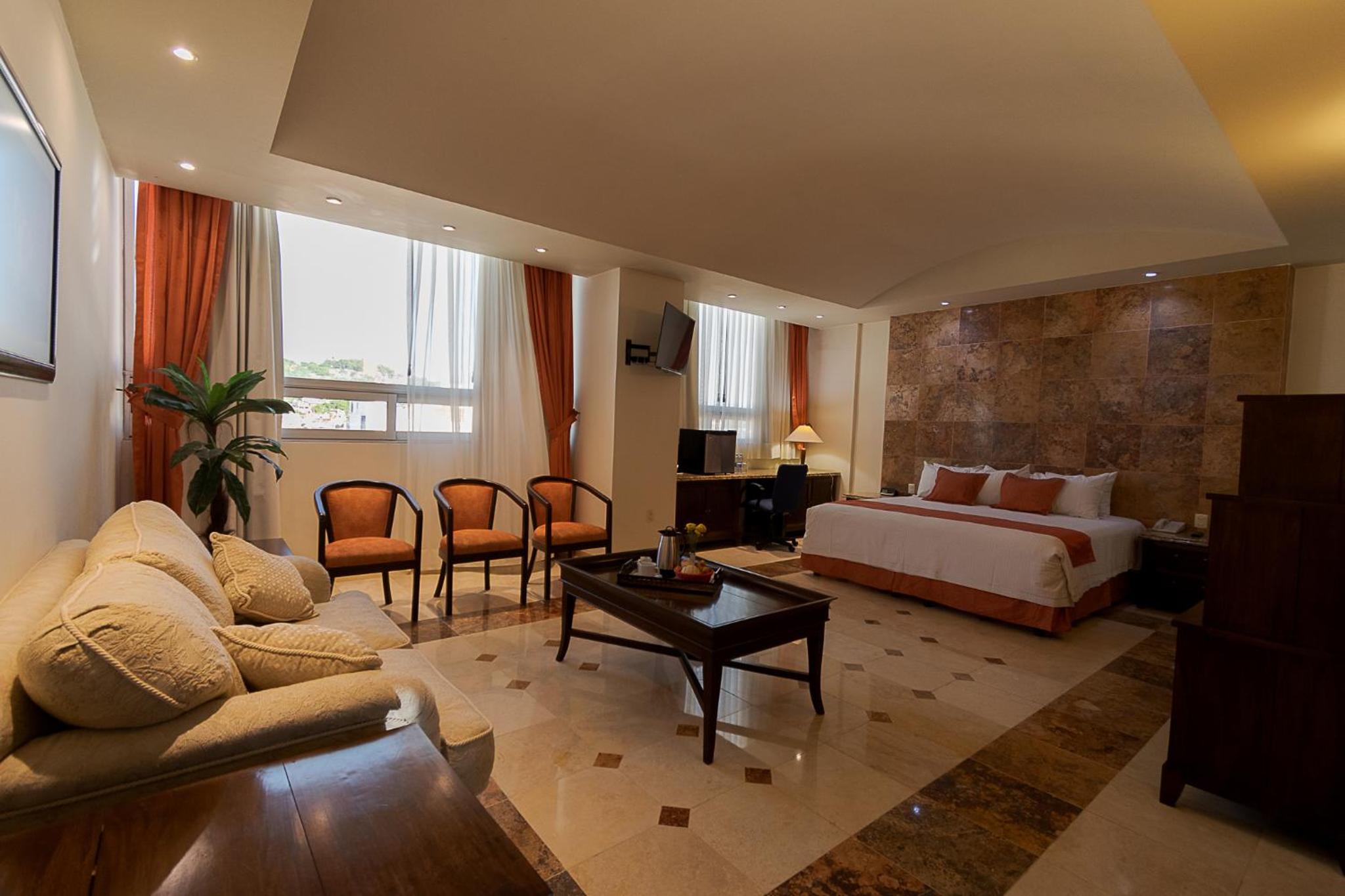 Deluxe Suite - Photo 3