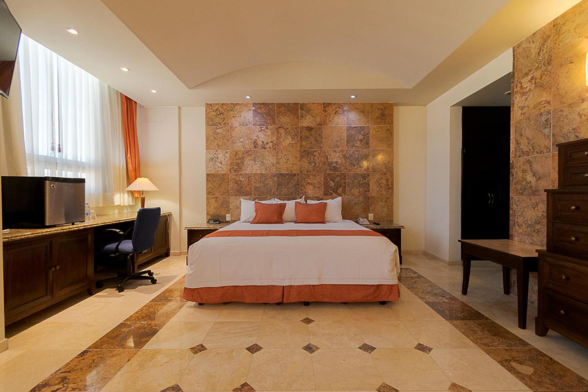 Deluxe Suite - Photo 1