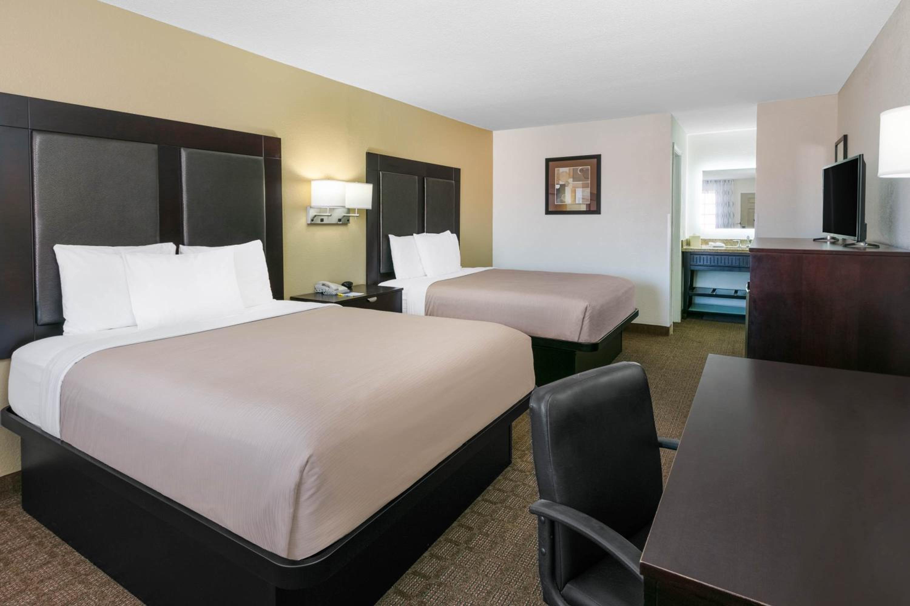 Queen Room with Two Queen Beds - Non-Smoking - Photo 1