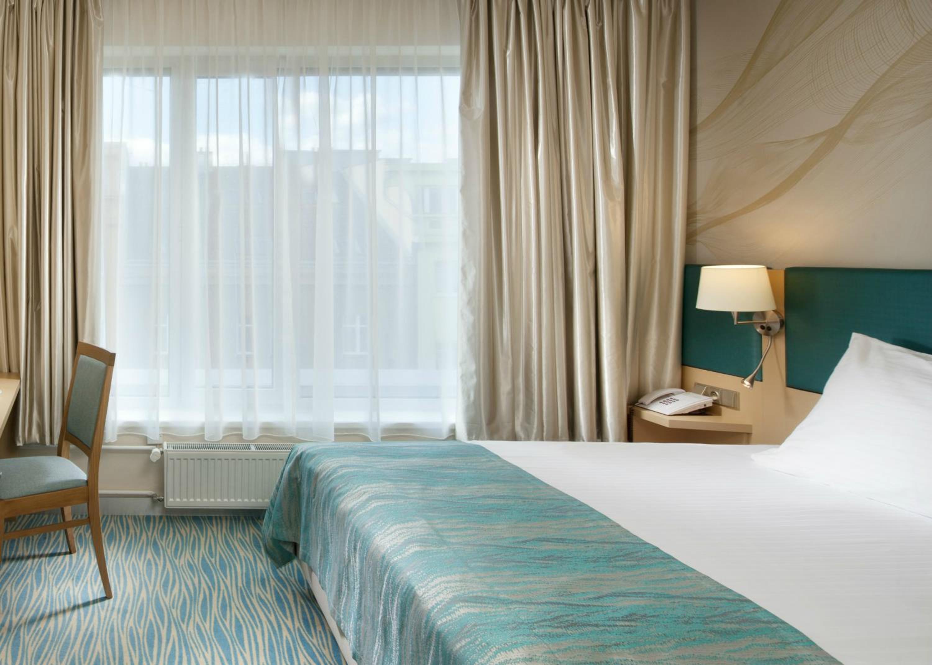 Standard Queen Room