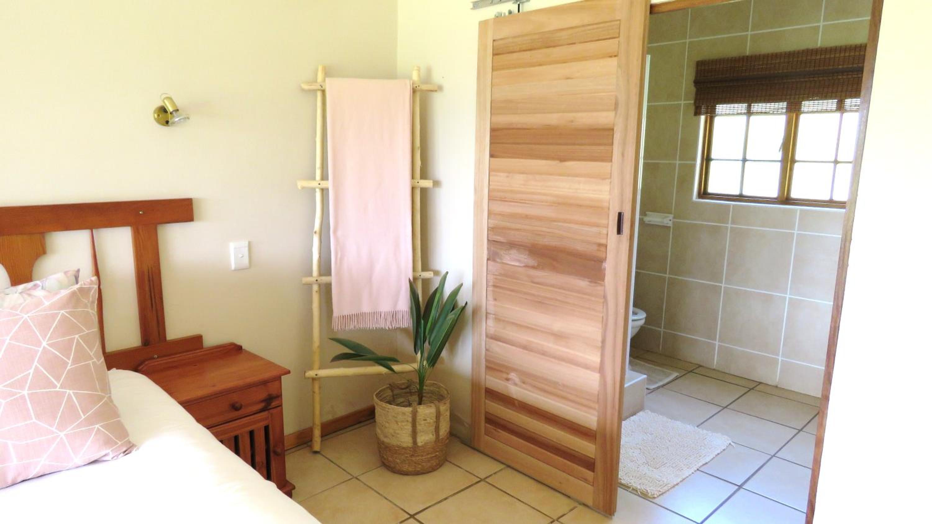 Deluxe Double Room with Shower photo 3