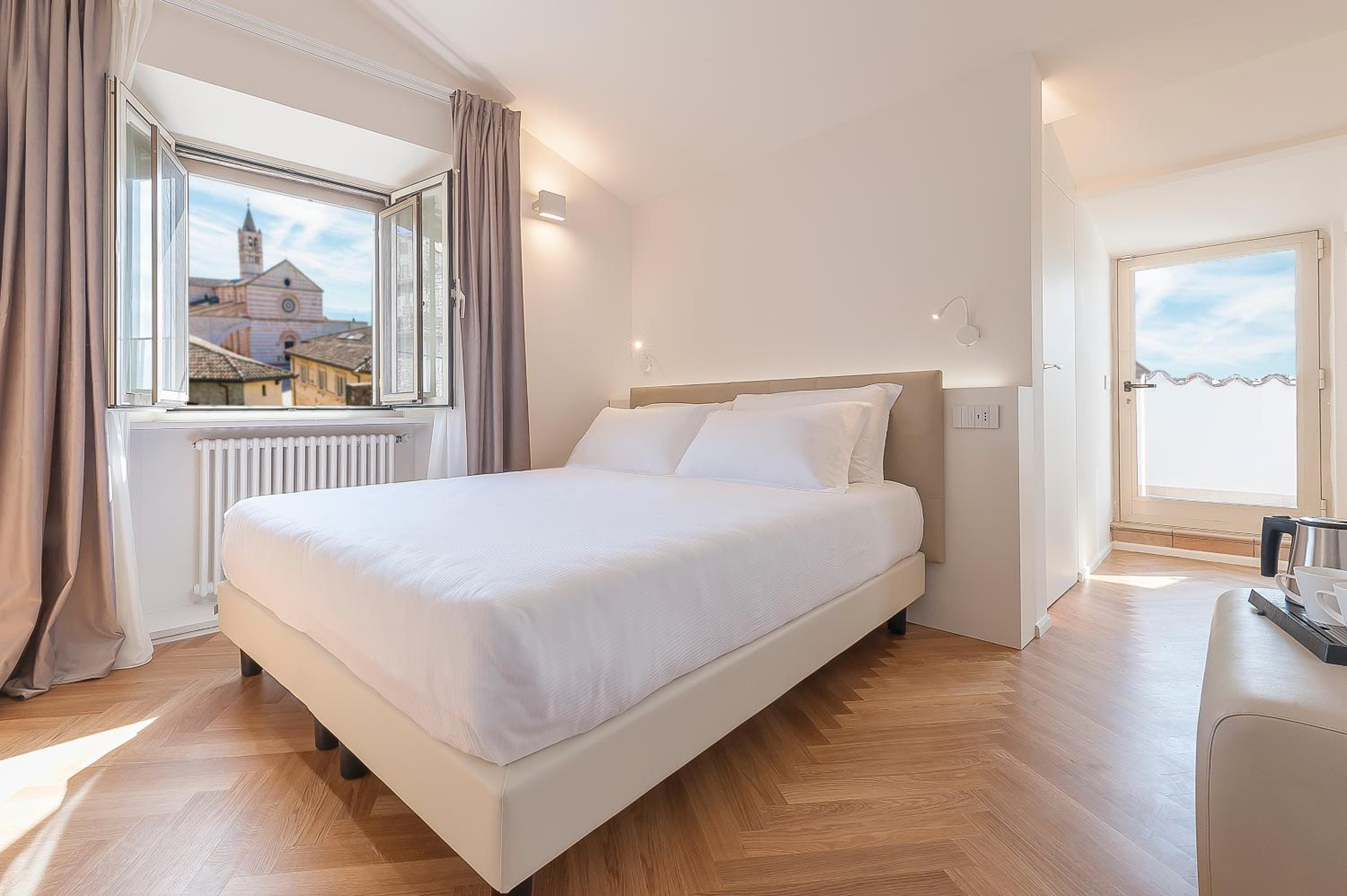 Standard Double or Twin Room - Photo 3