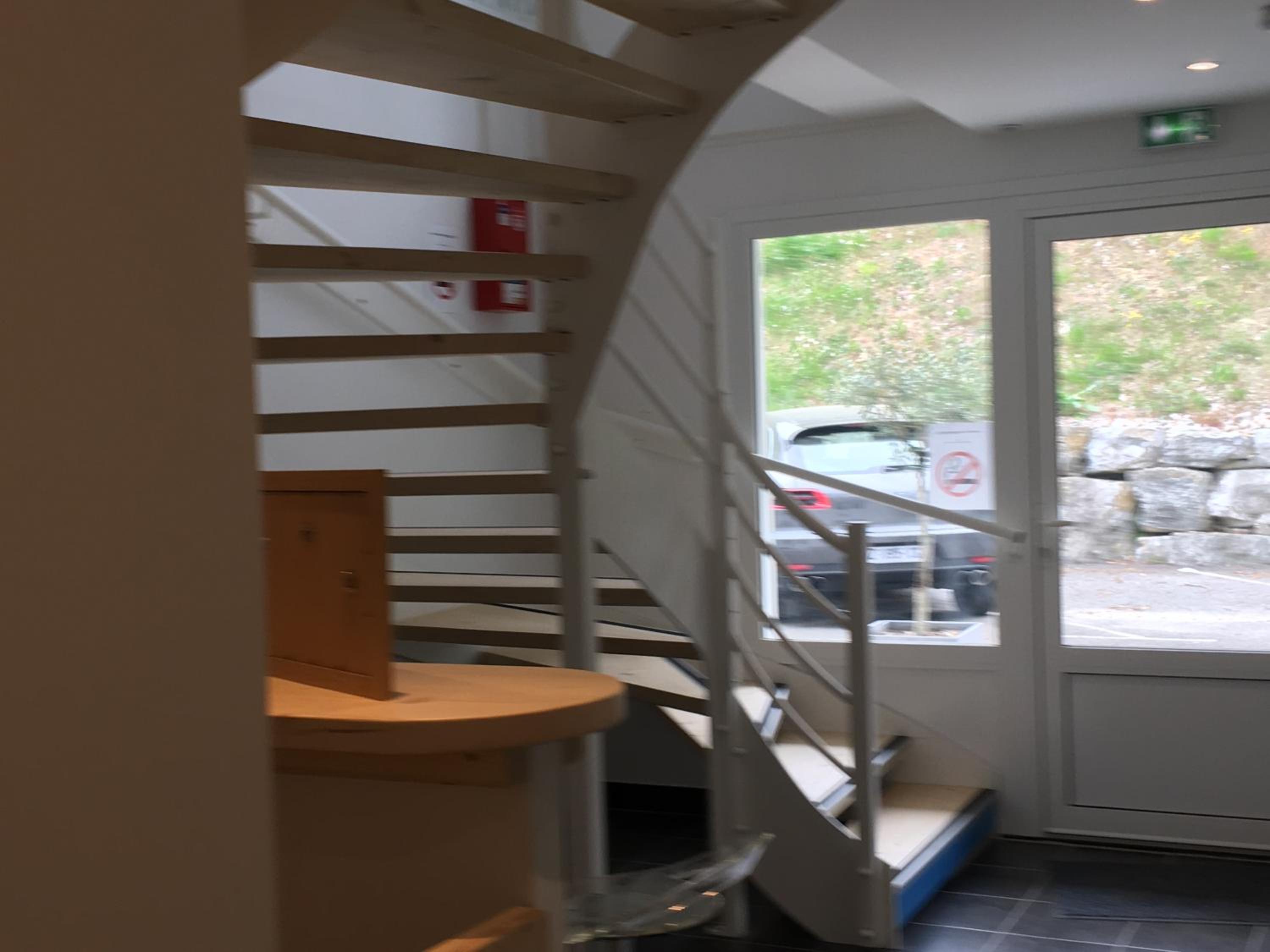 Apartment with Lake View - Photo 8