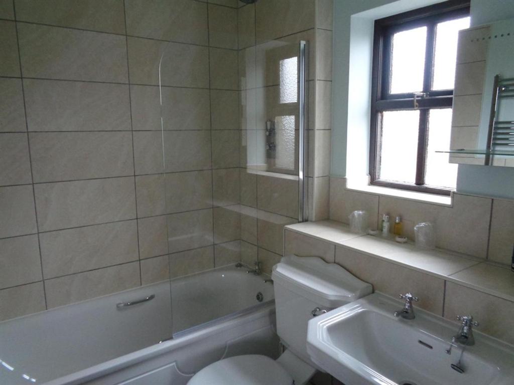 Double Room with Private Bathroom photo 3