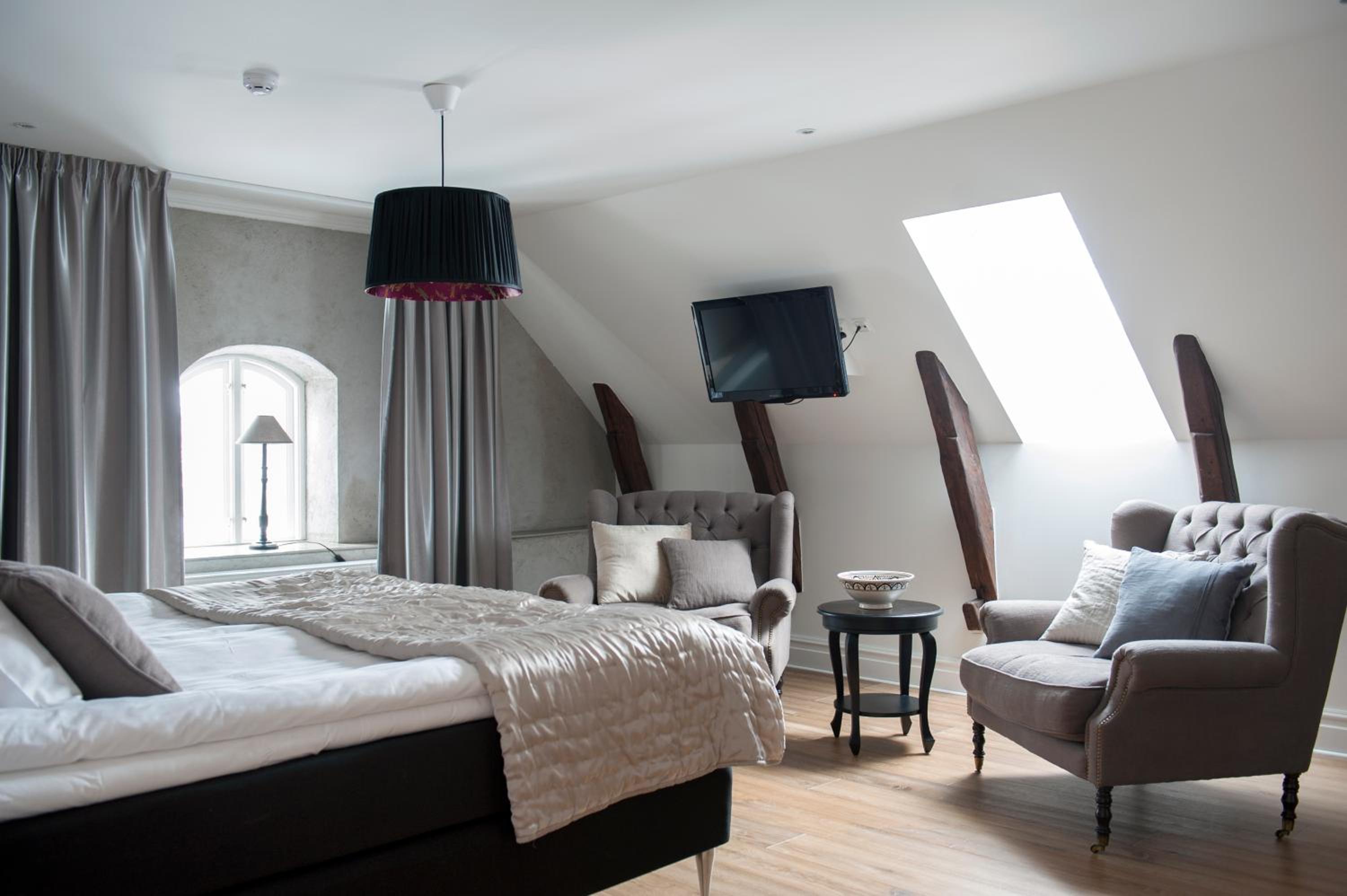 Deluxe Double Room - Photo 9
