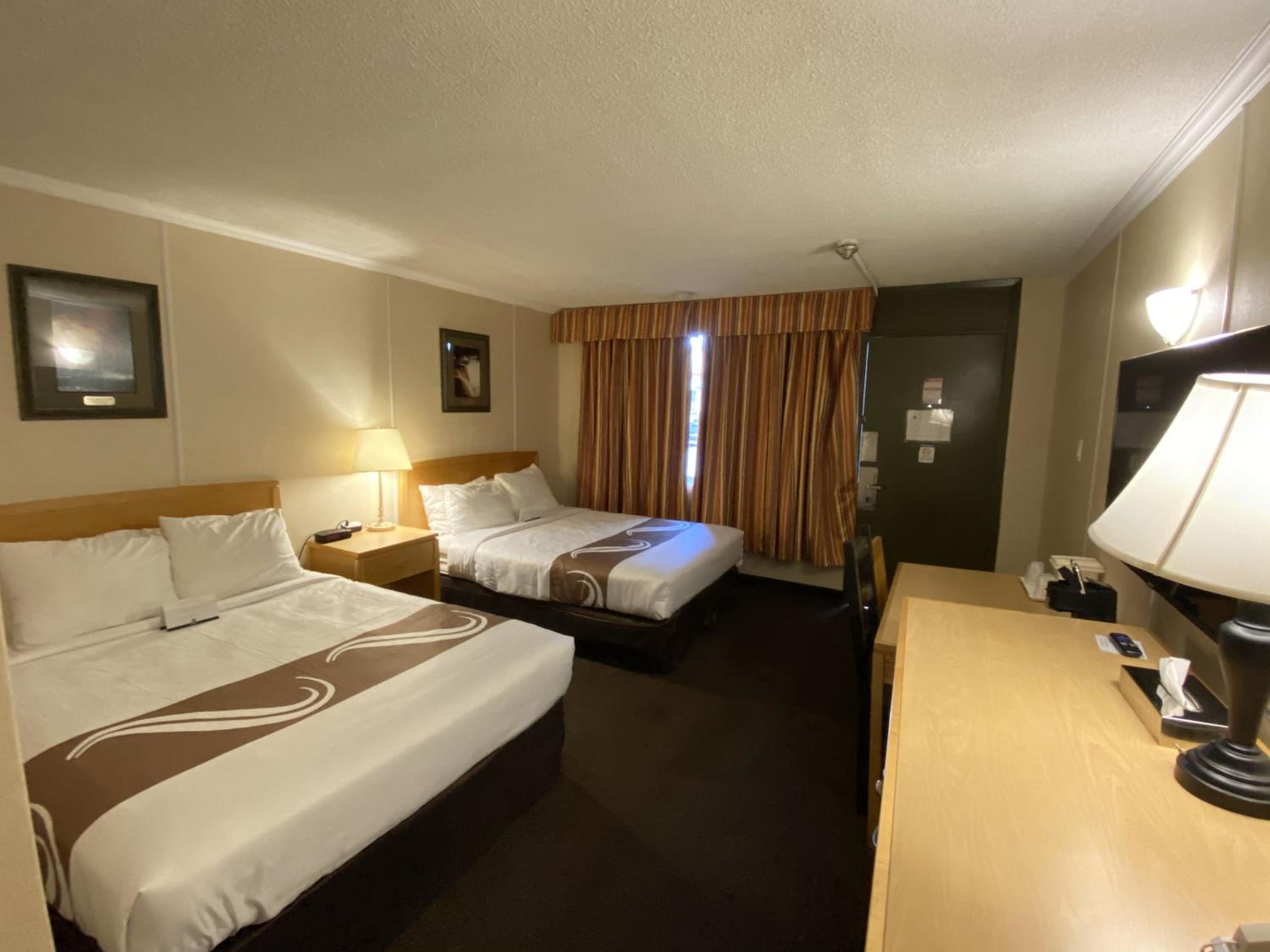 Queen Room with Two Queen Beds - Non-Smoking Exterior Building - Photo 4