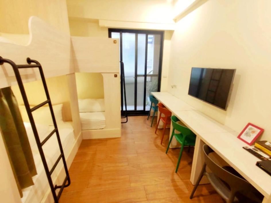 Quadruple Room with Private Bathroom