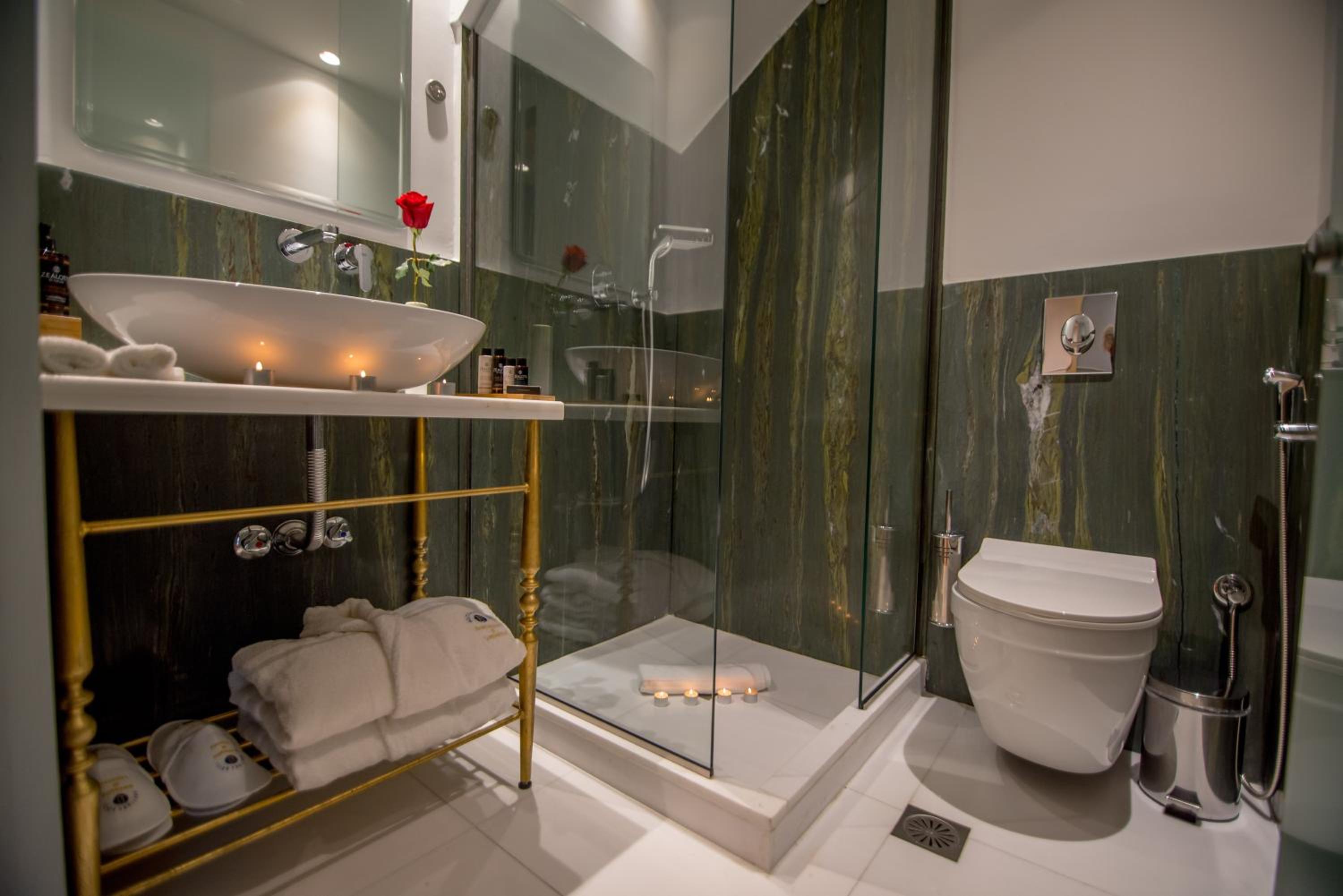Executive Suite - Photo 4