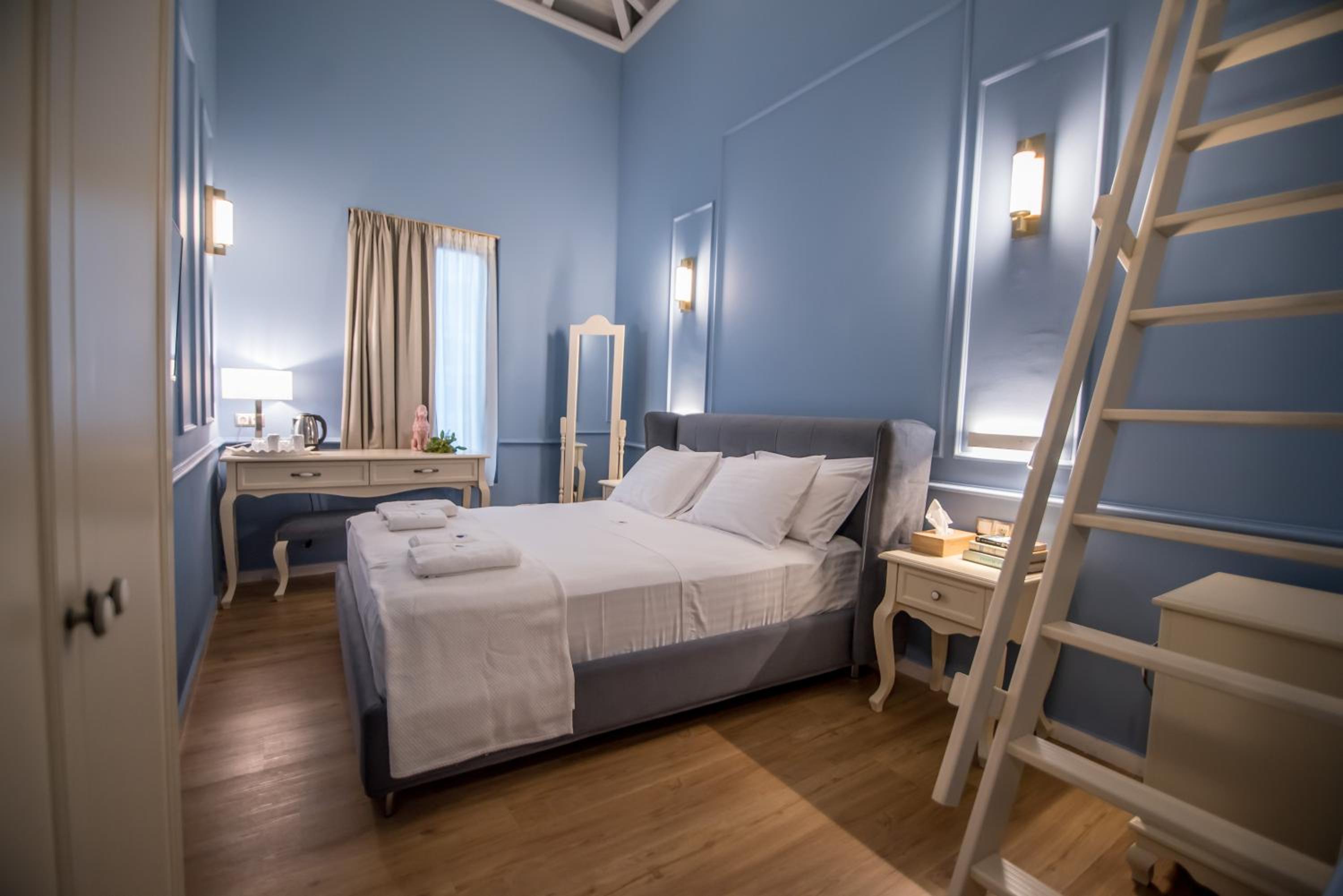 Superior Suite - Photo 2