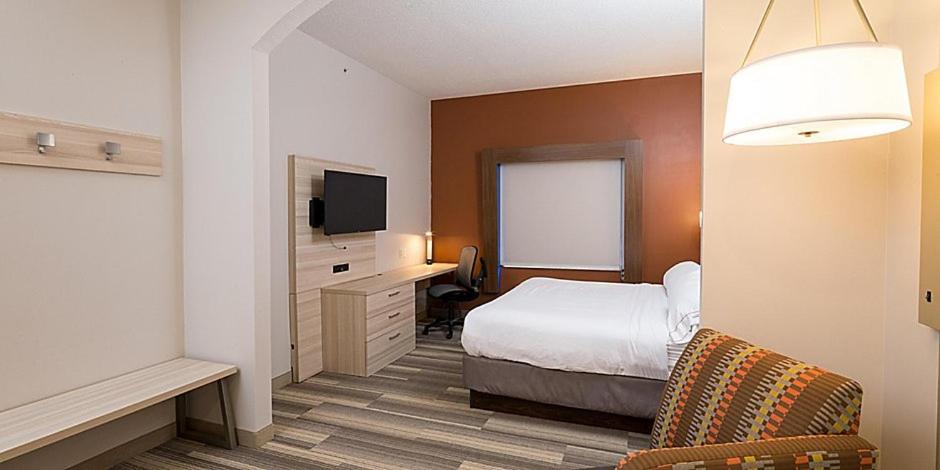 King Room - Mobility Access/Hearing Accessible - Photo 1