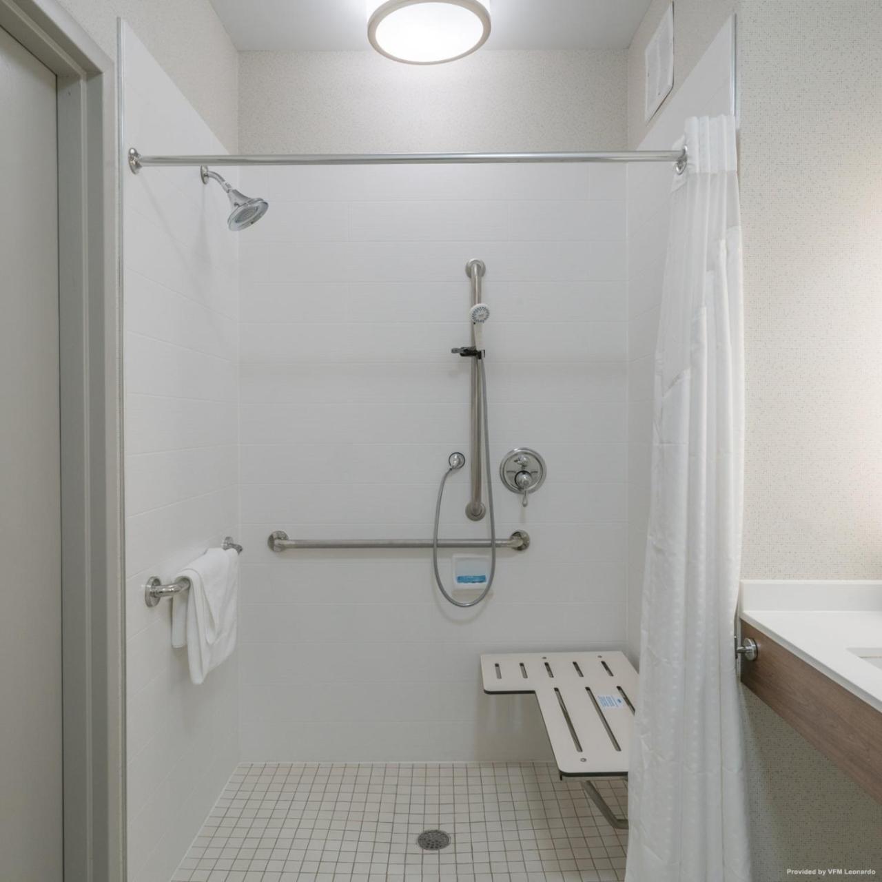 King Room - Mobility Access/Hearing Accessible - Photo 2